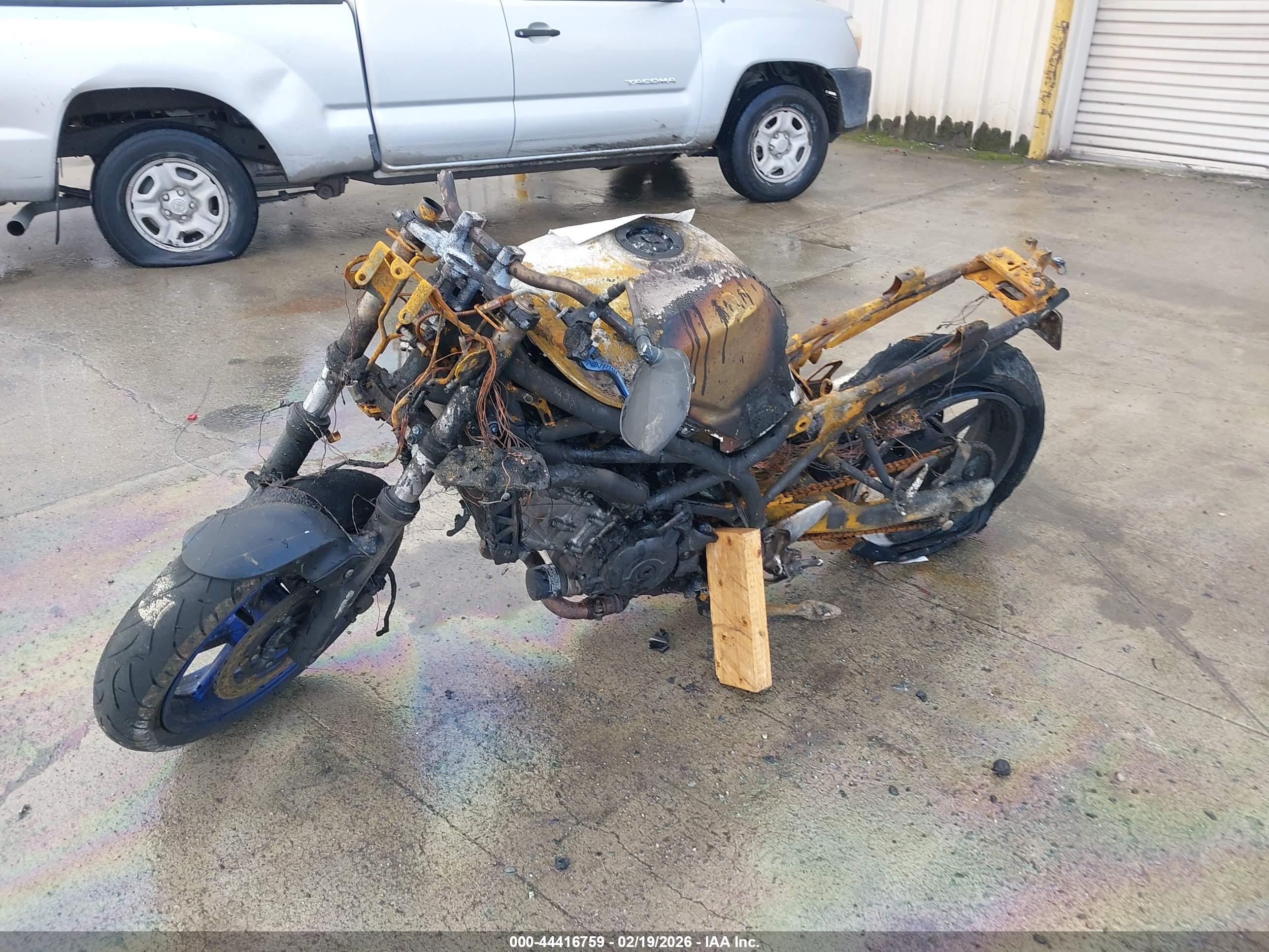 SUZUKI SV650 image 2