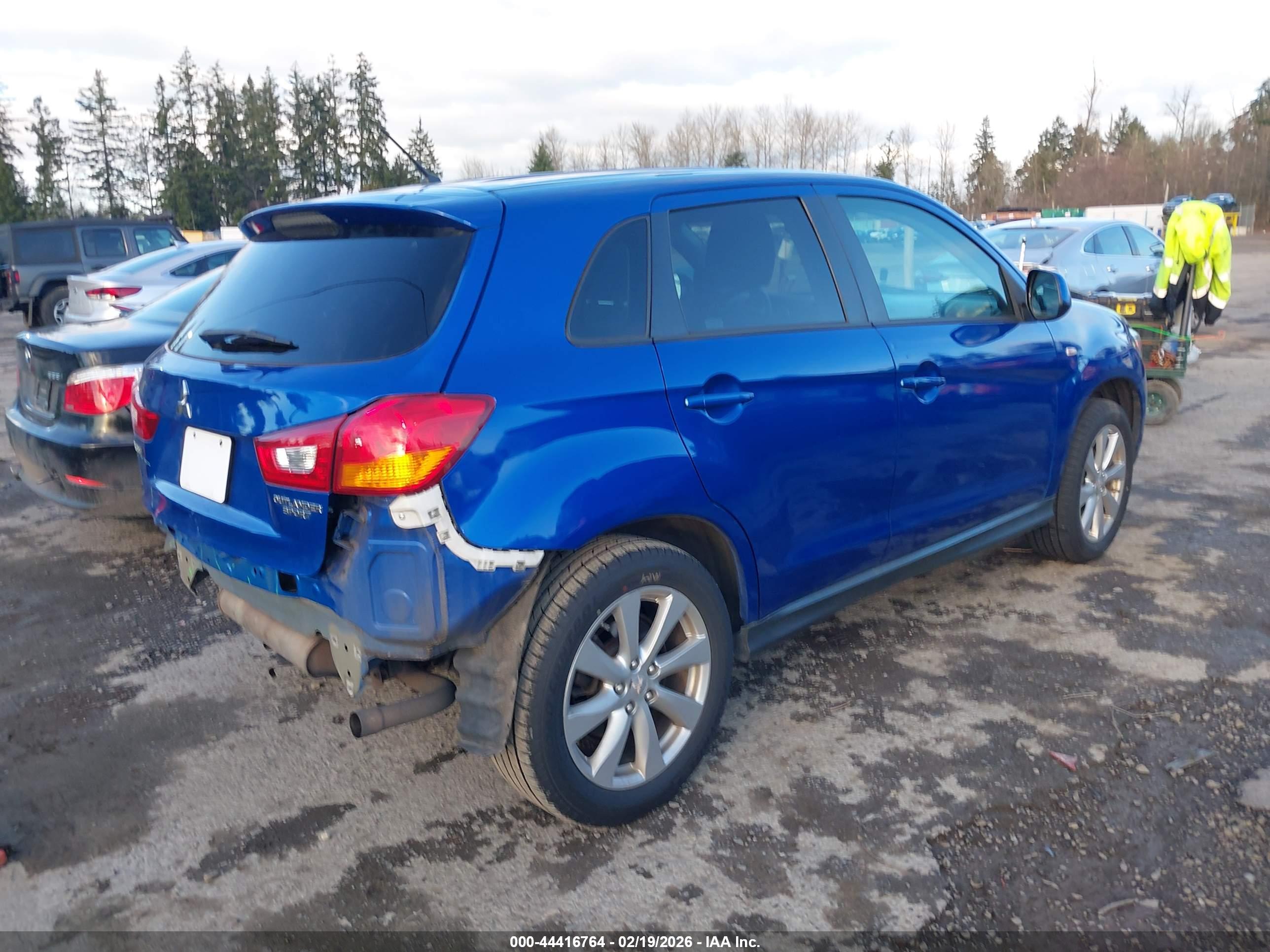 MITSUBISHI OUTLANDER image 4