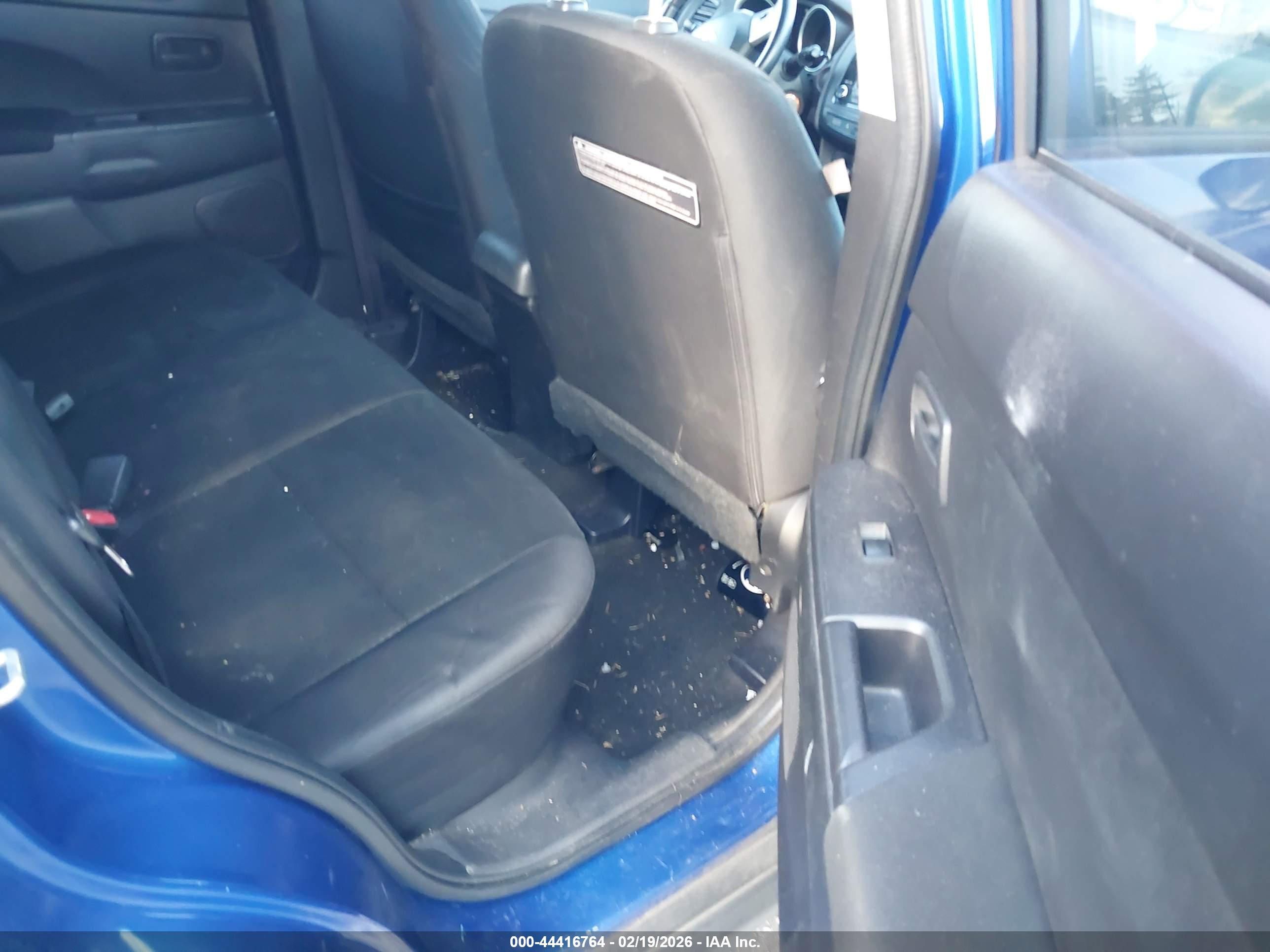 MITSUBISHI OUTLANDER image 8