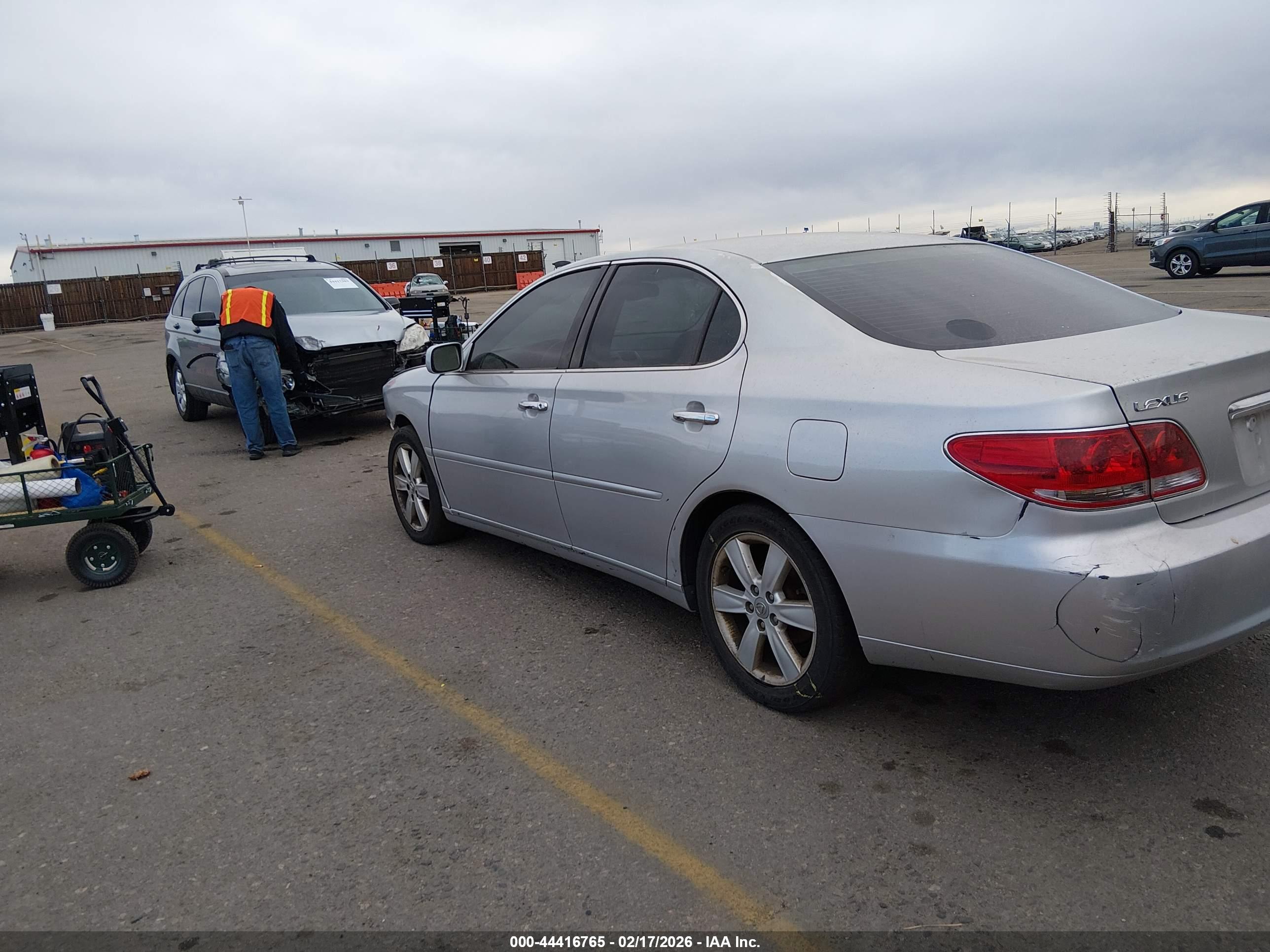 LEXUS ES image 3