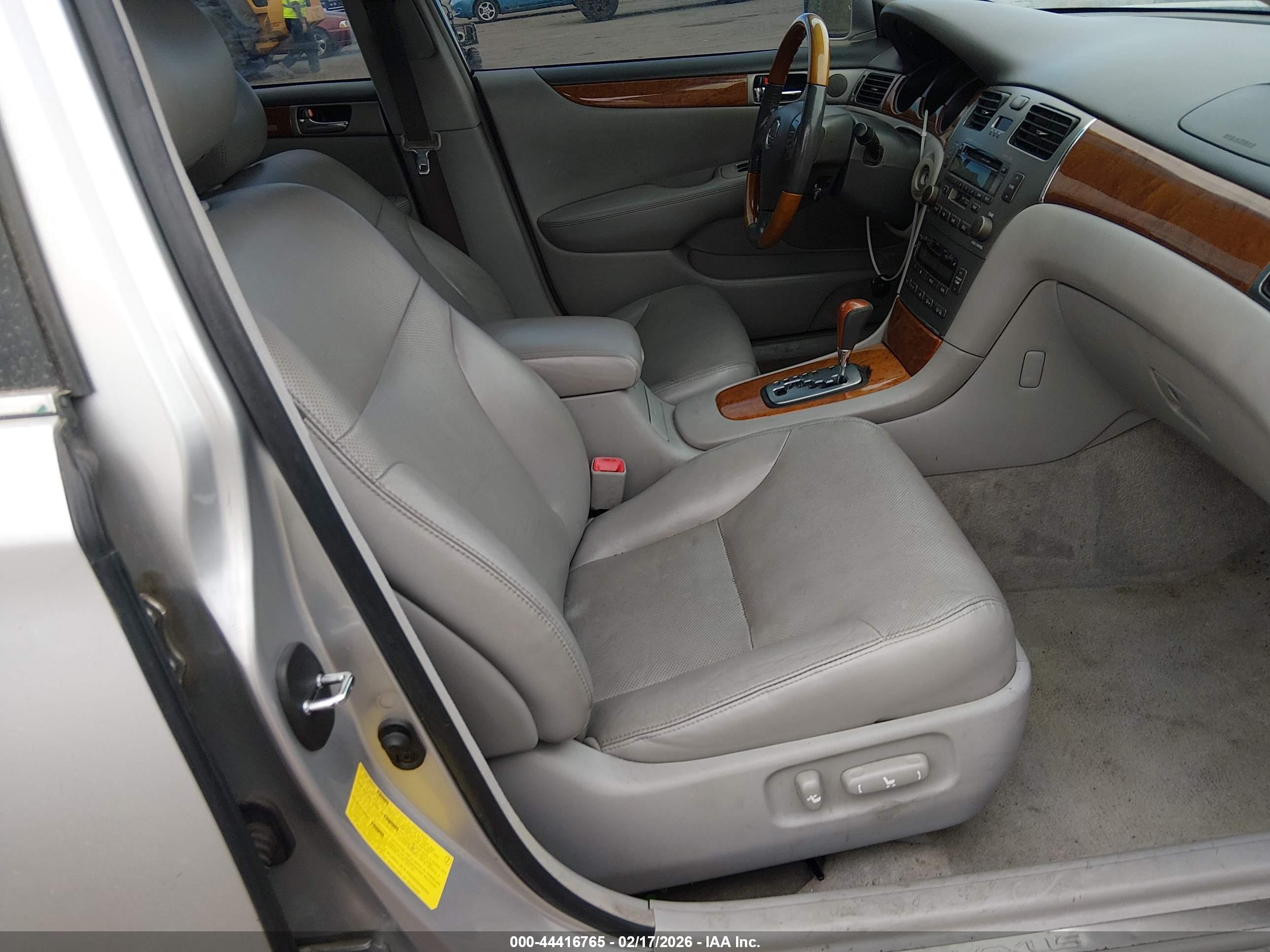 LEXUS ES image 5