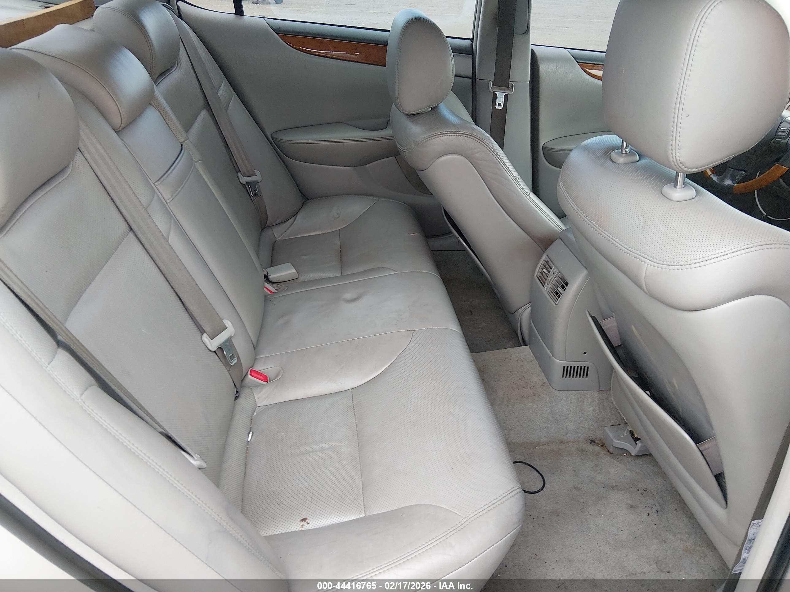 LEXUS ES image 8