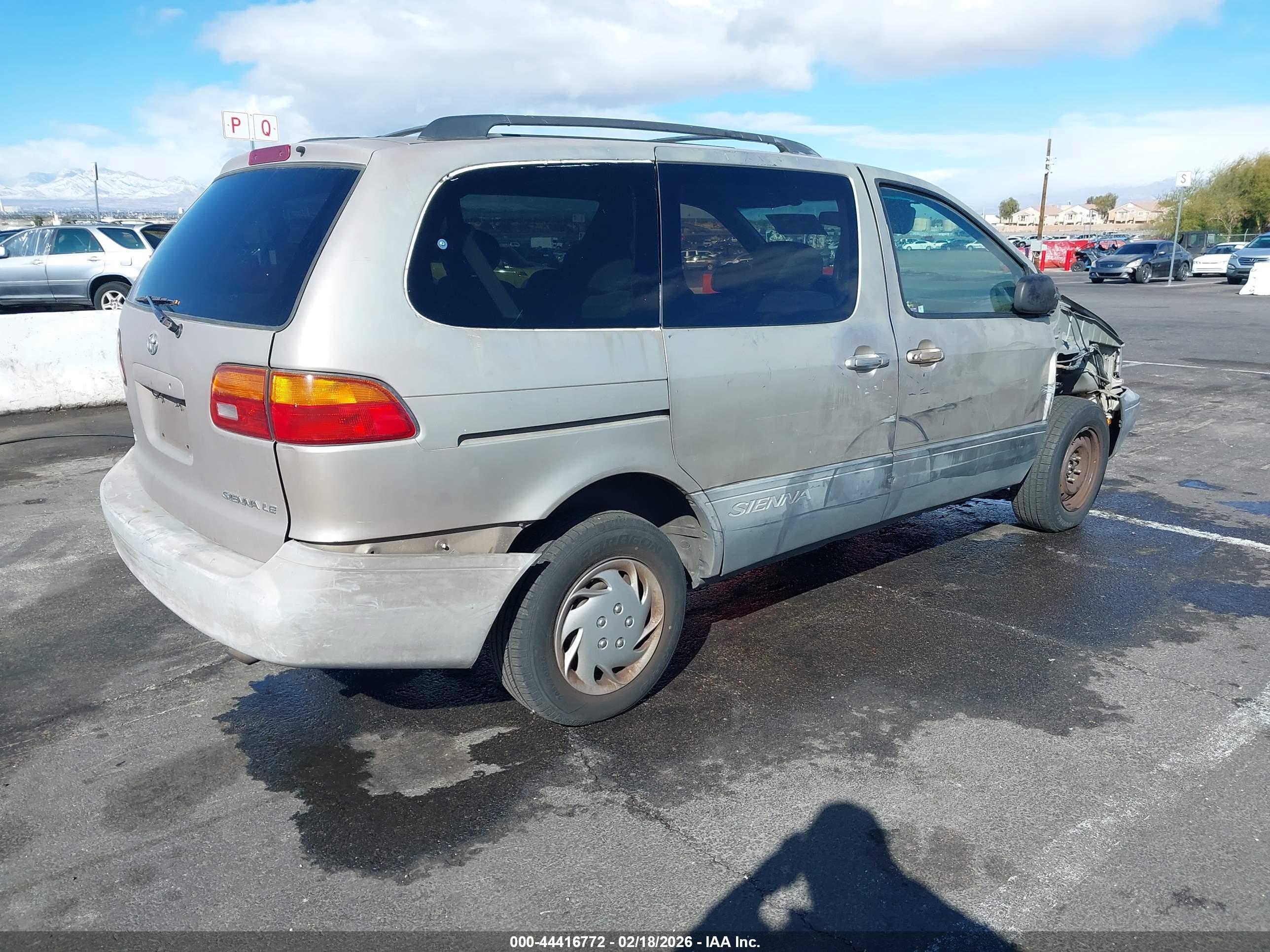 TOYOTA SIENNA image 4