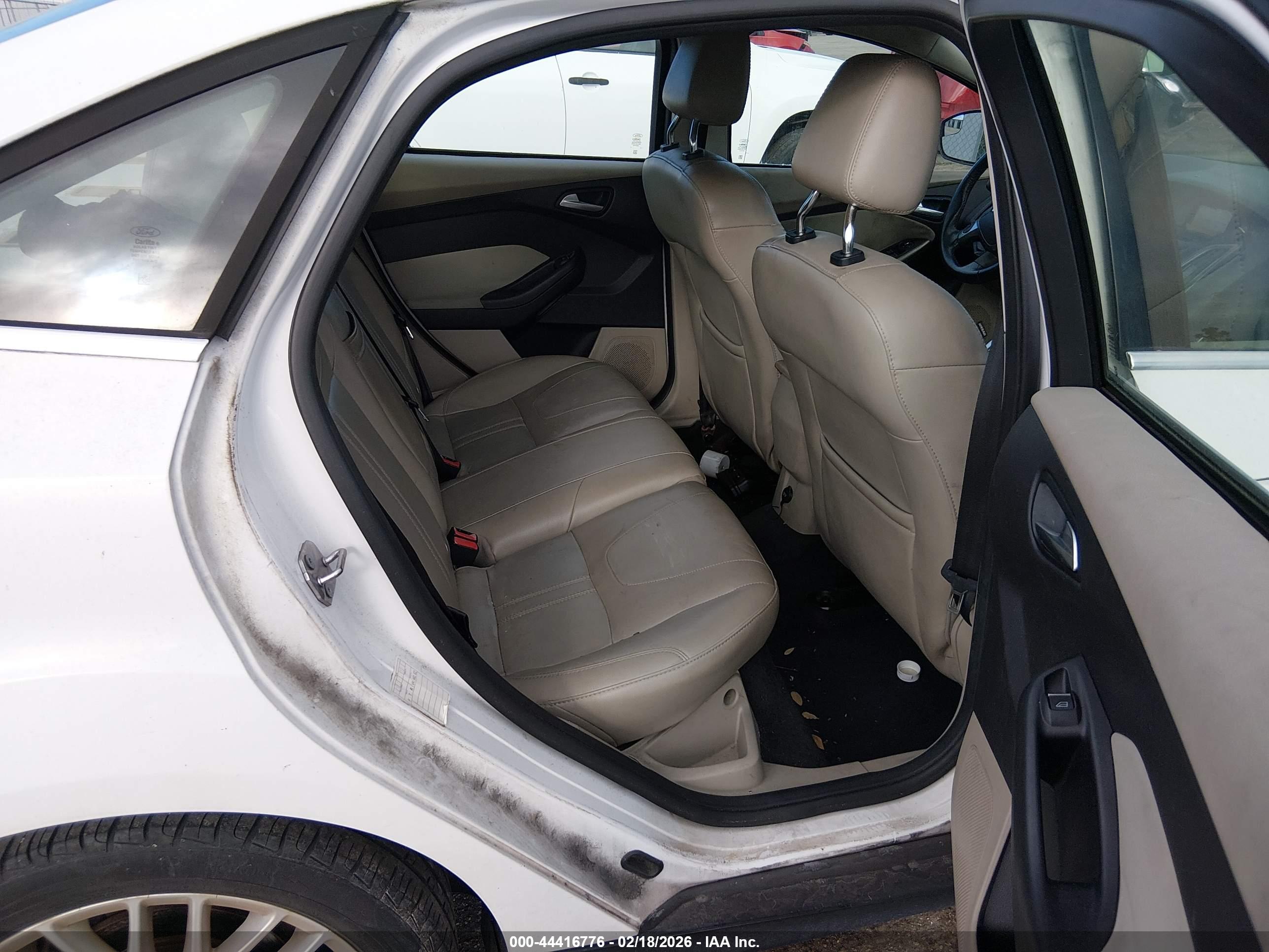 FORD FOCUS image 8