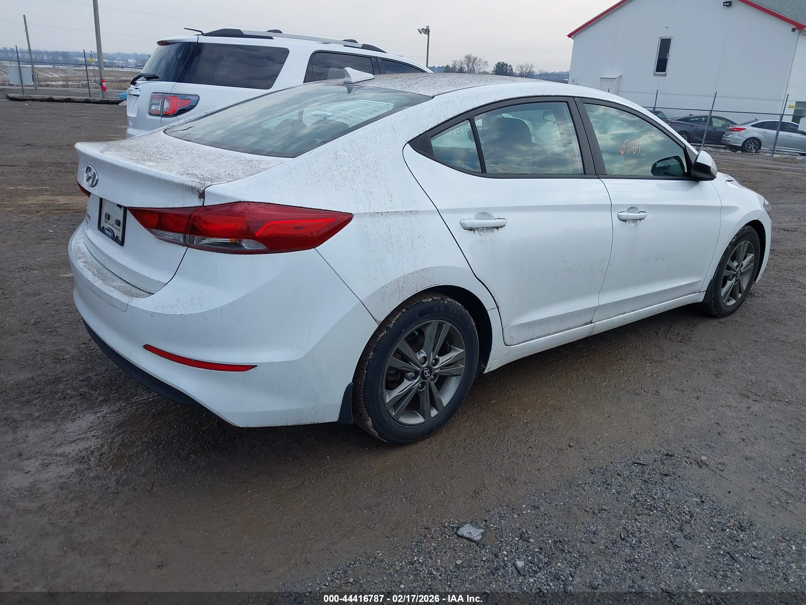 HYUNDAI ELANTRA image 4