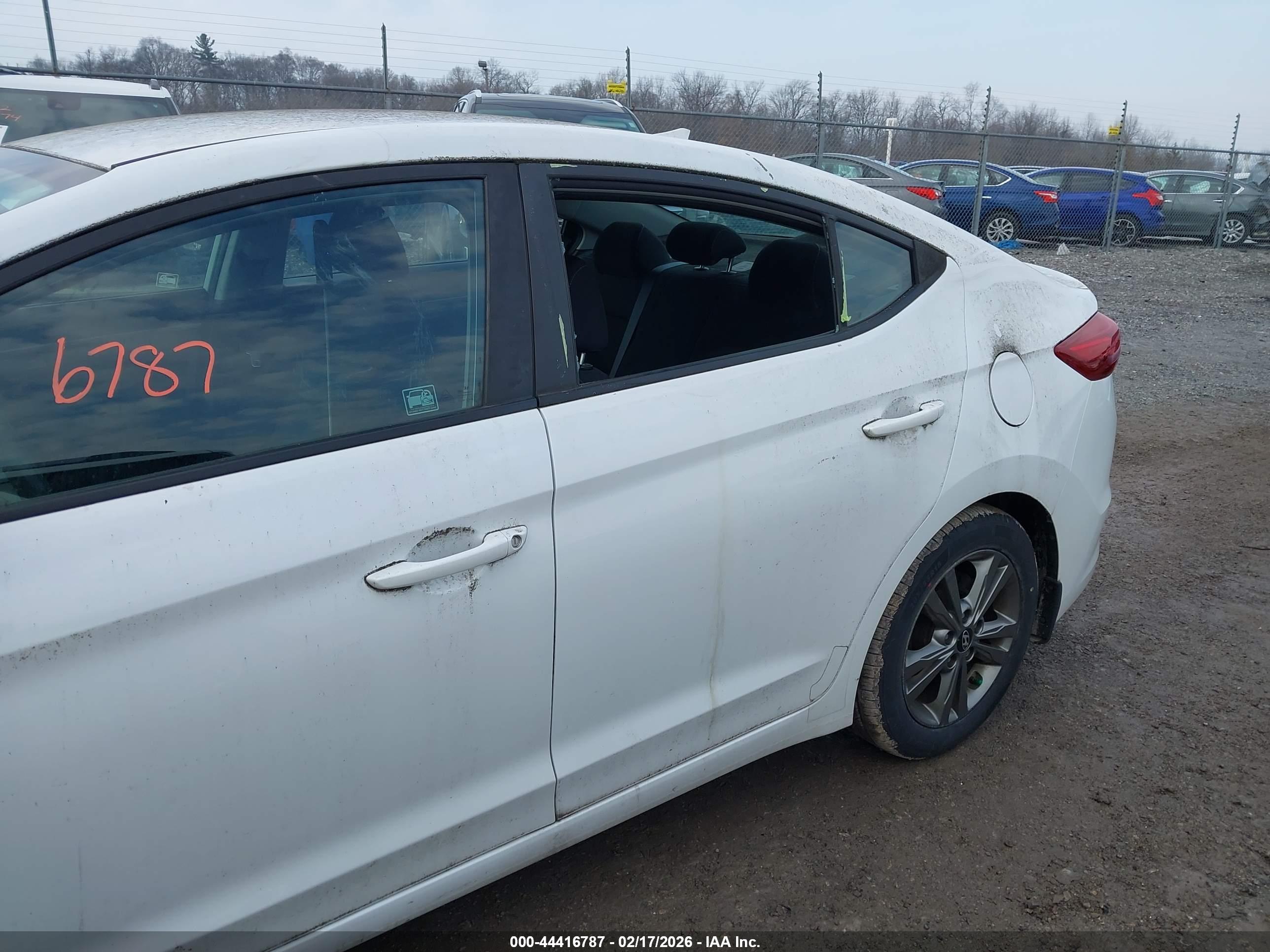 HYUNDAI ELANTRA image 6