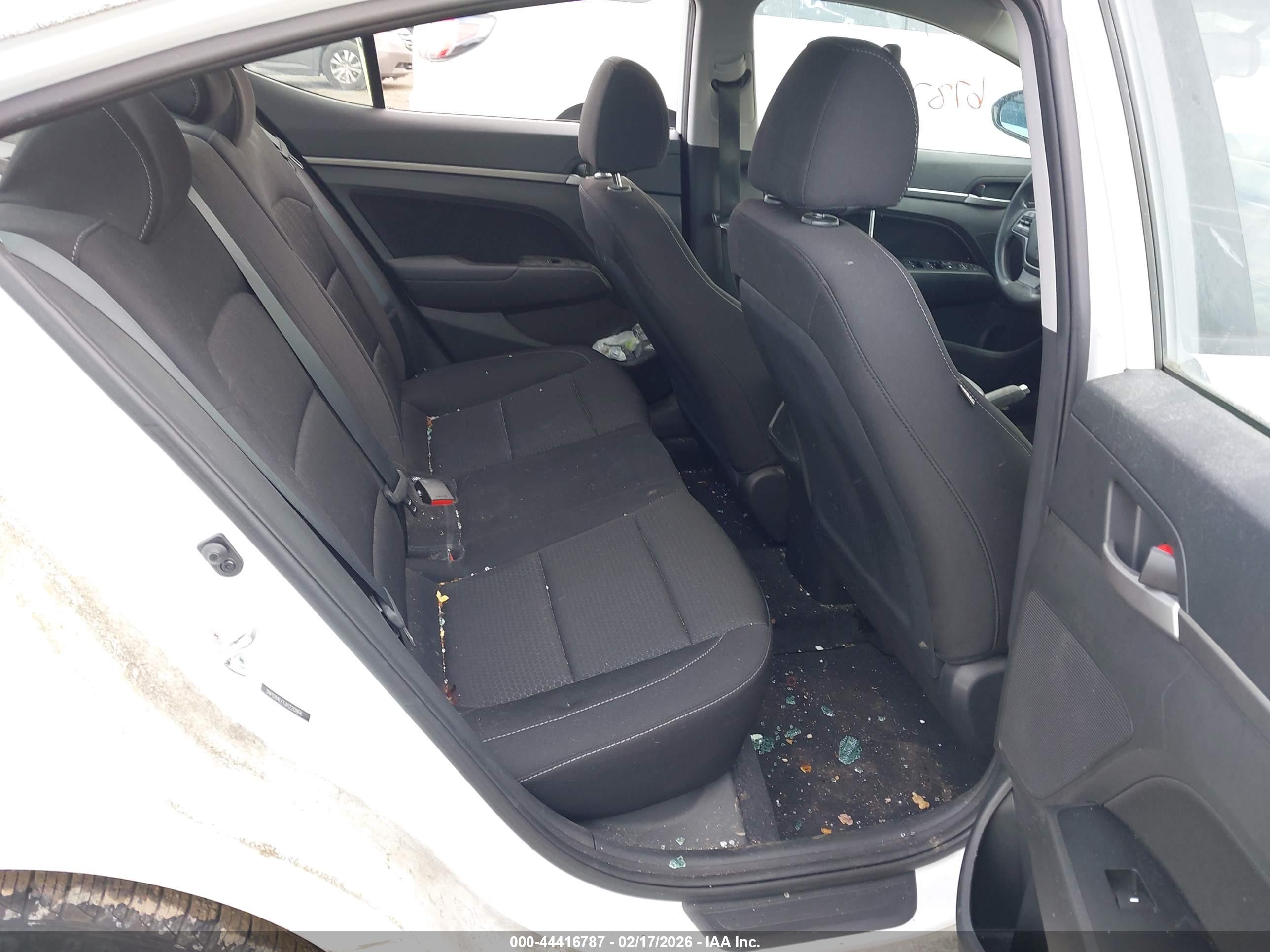 HYUNDAI ELANTRA image 8