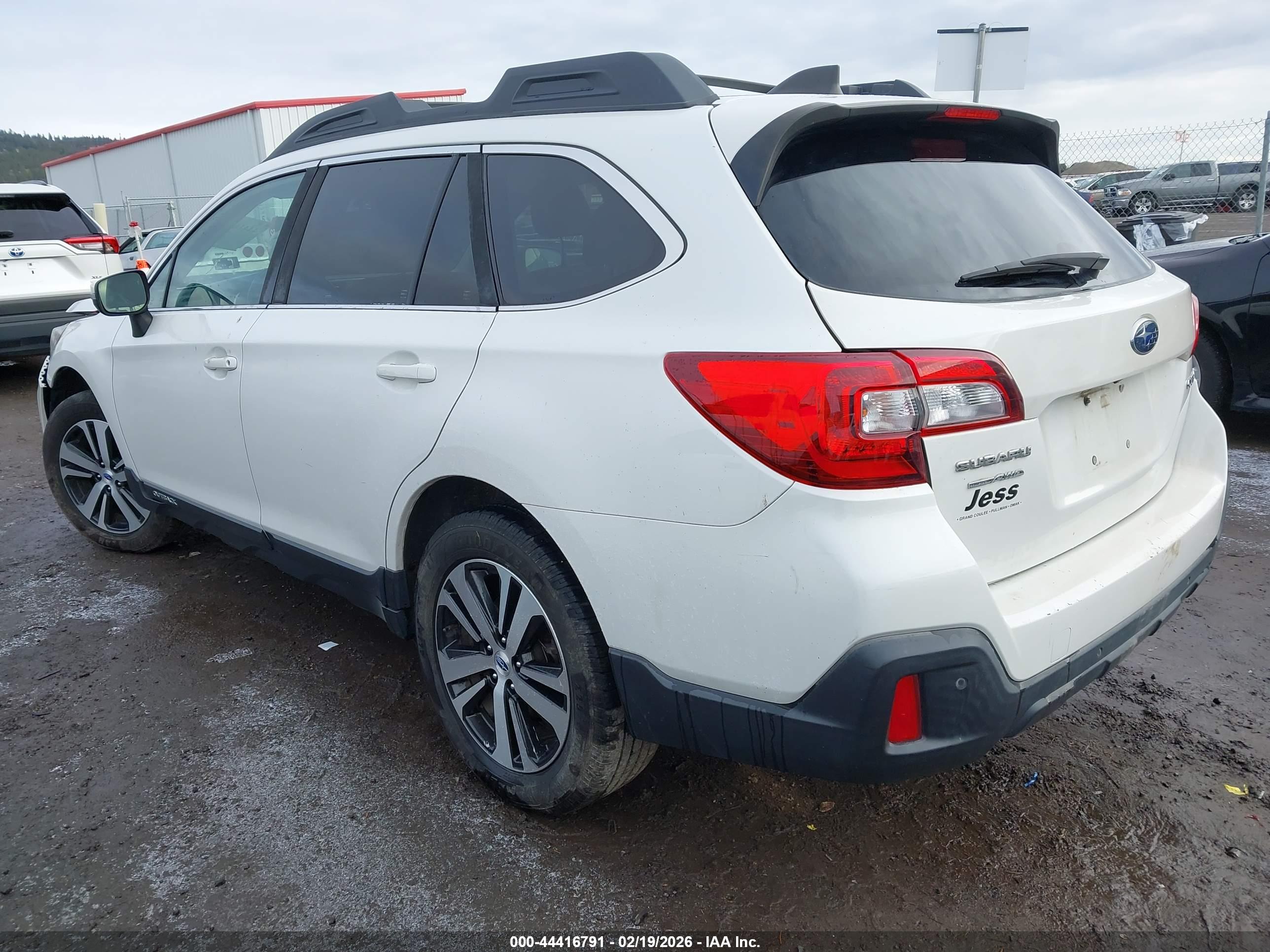 SUBARU OUTBACK image 3