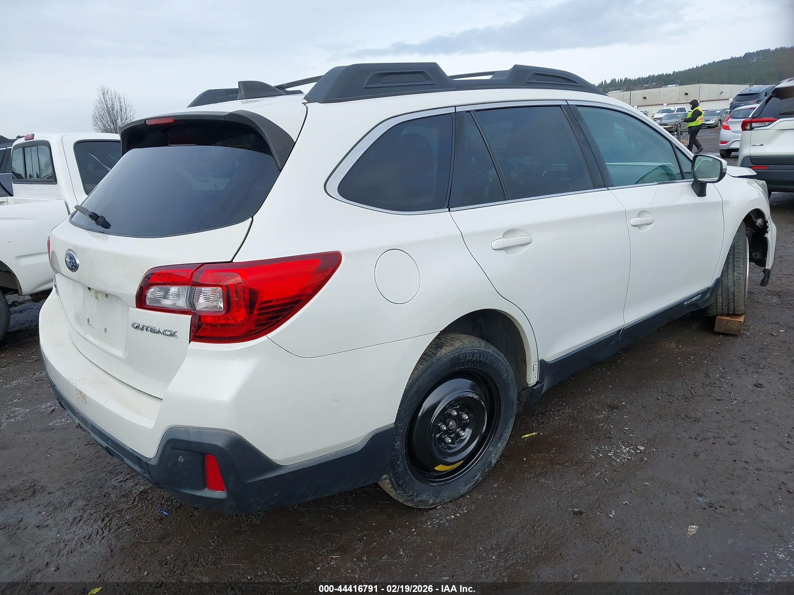 SUBARU OUTBACK image 4