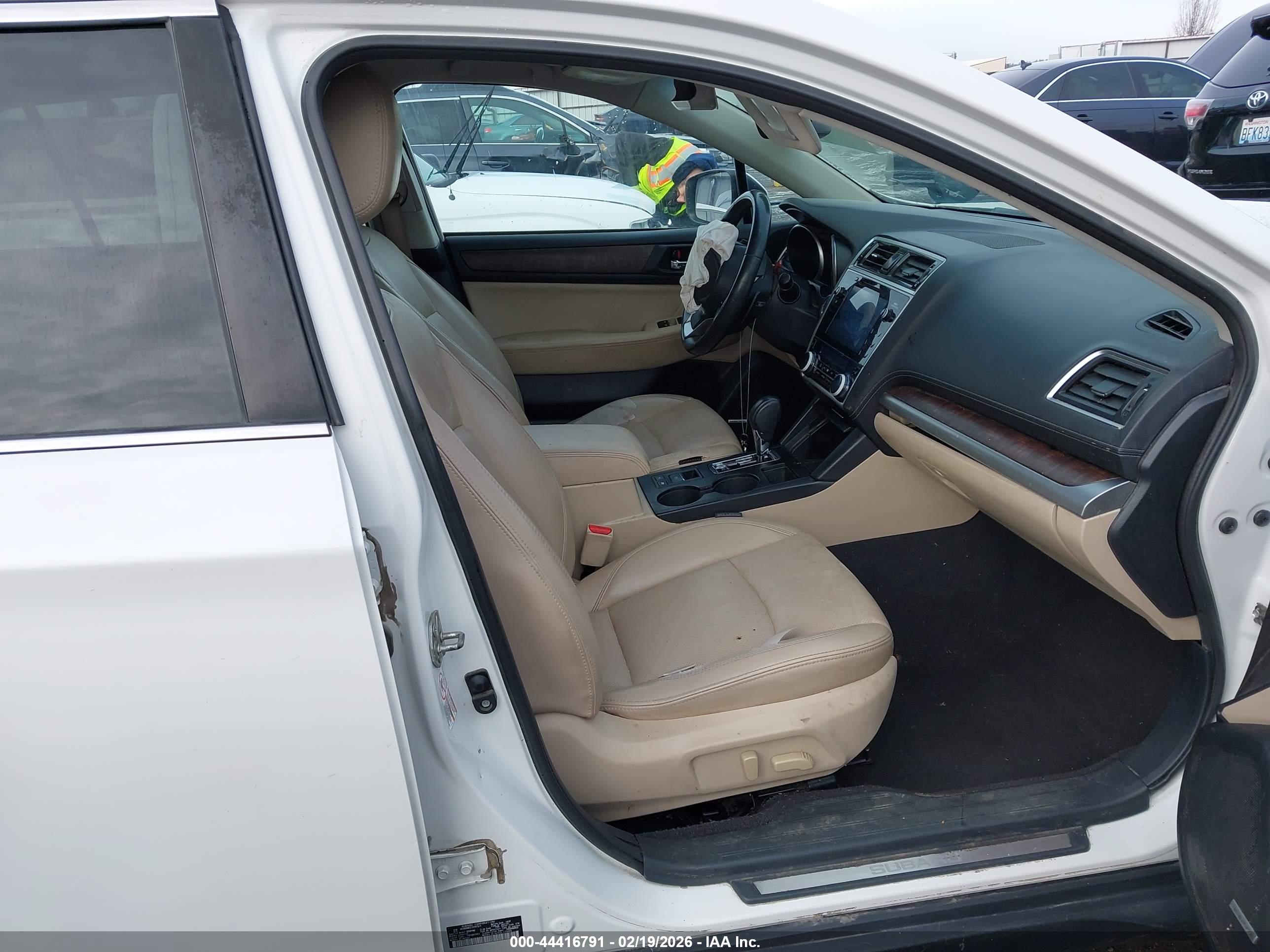 SUBARU OUTBACK image 5
