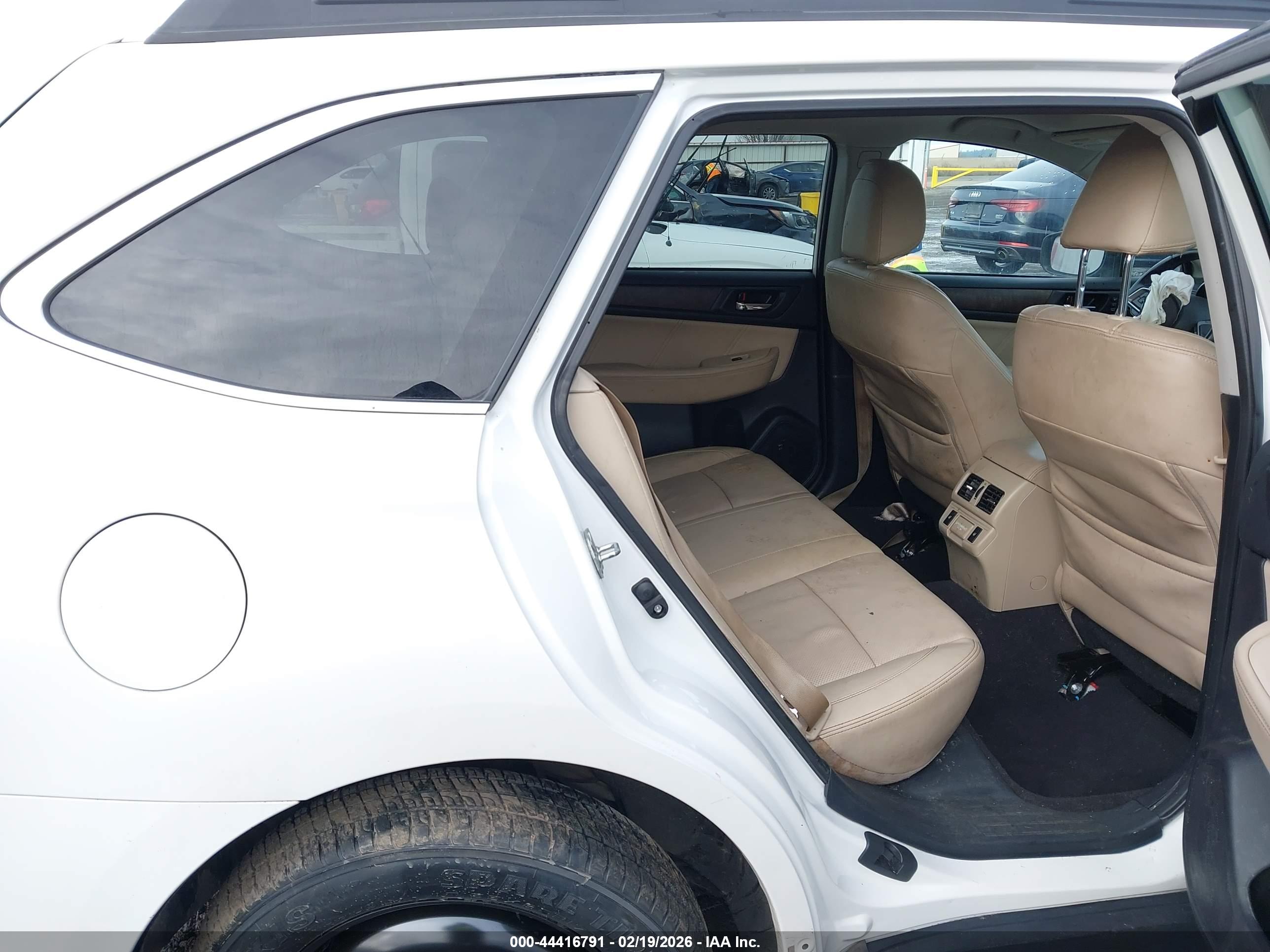 SUBARU OUTBACK image 8