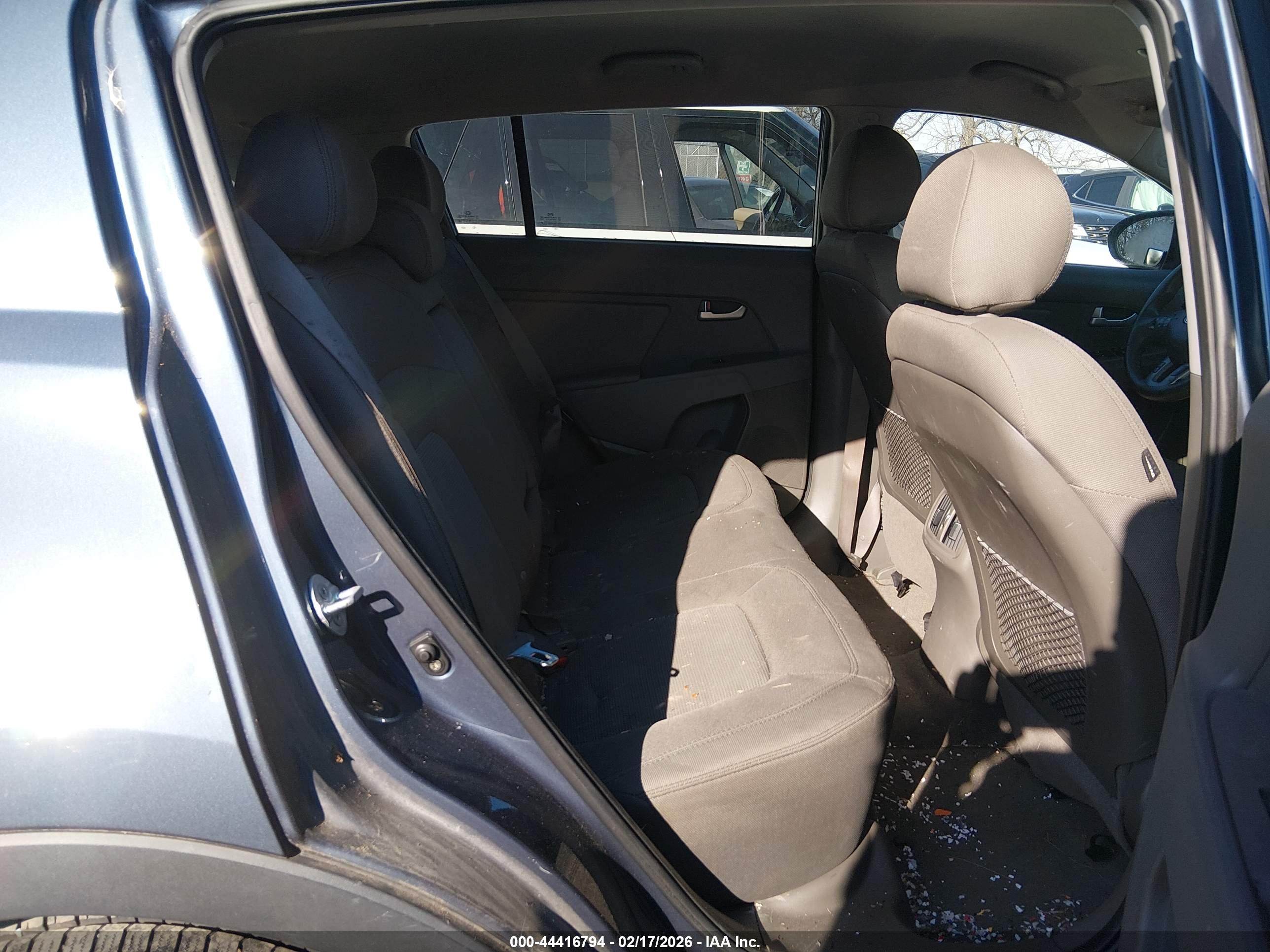 KIA SPORTAGE image 8