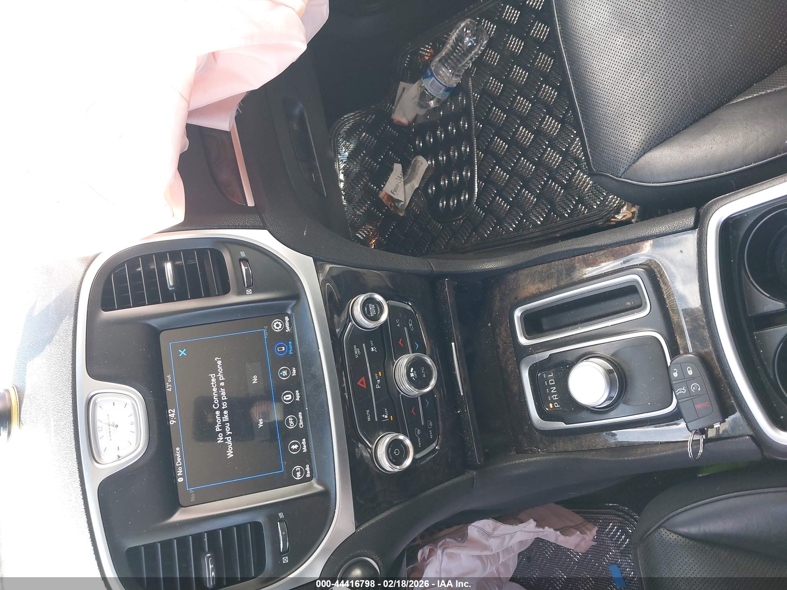 CHRYSLER 300 image 11