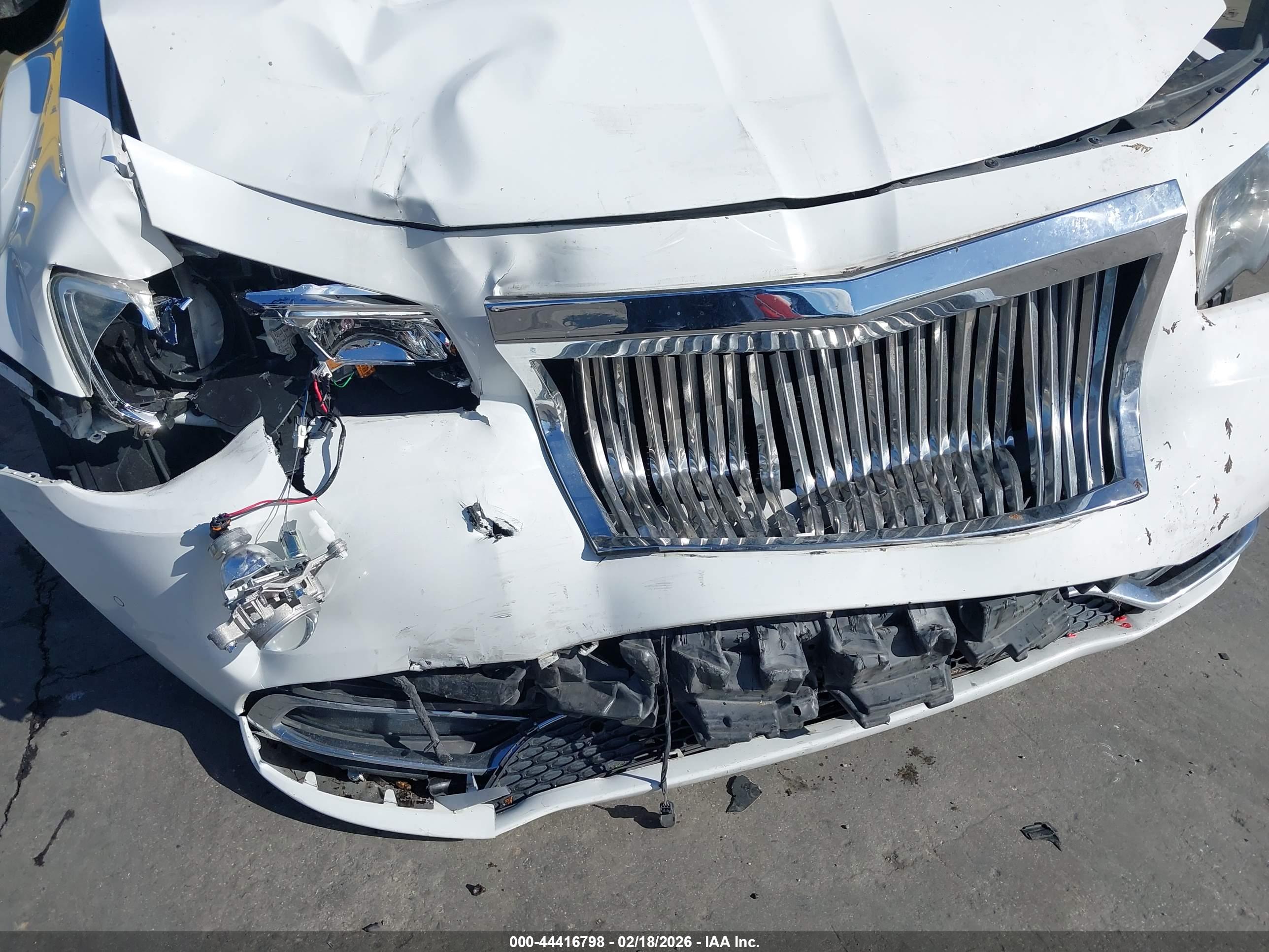 CHRYSLER 300 image 6