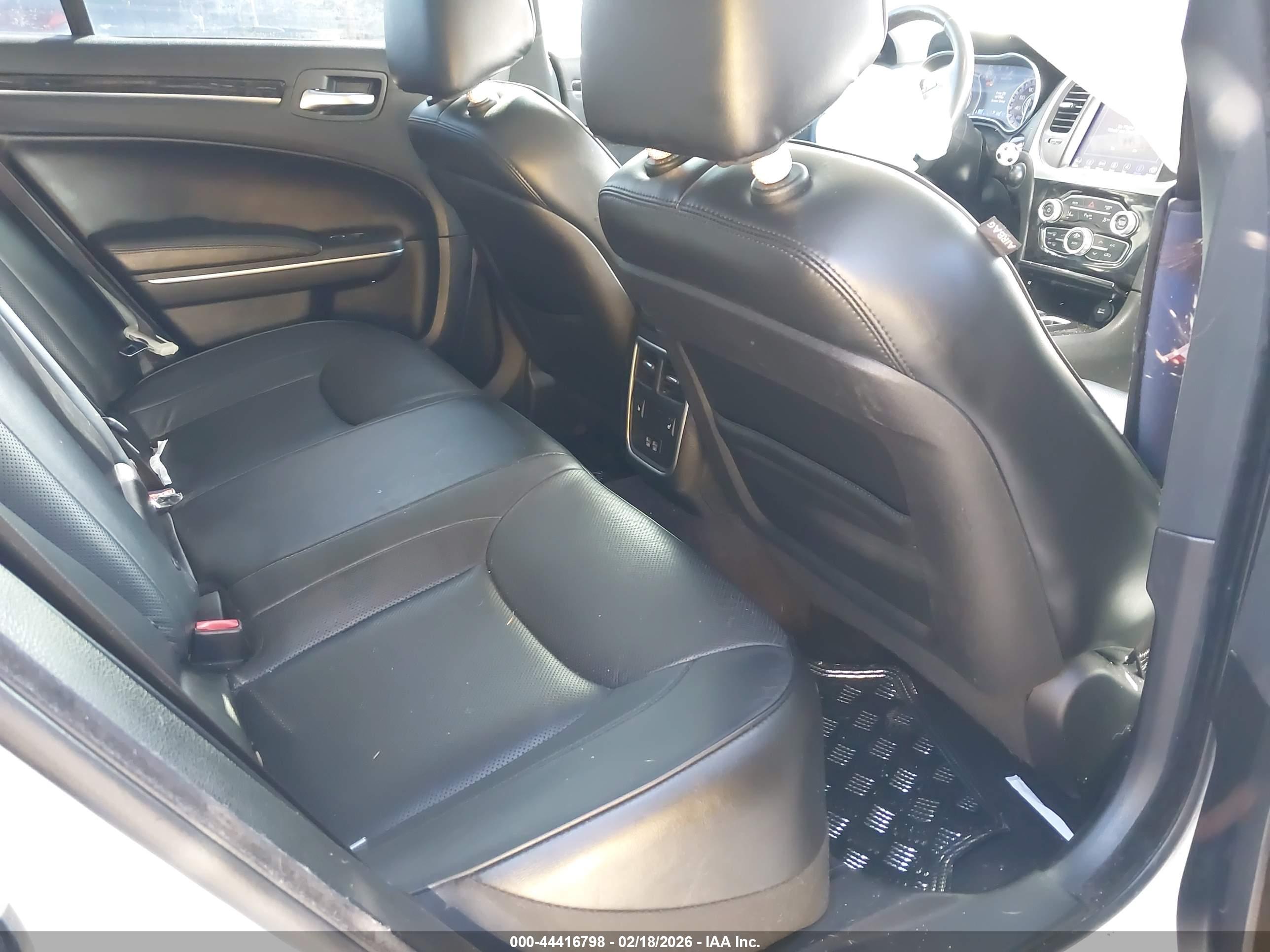 CHRYSLER 300 image 8