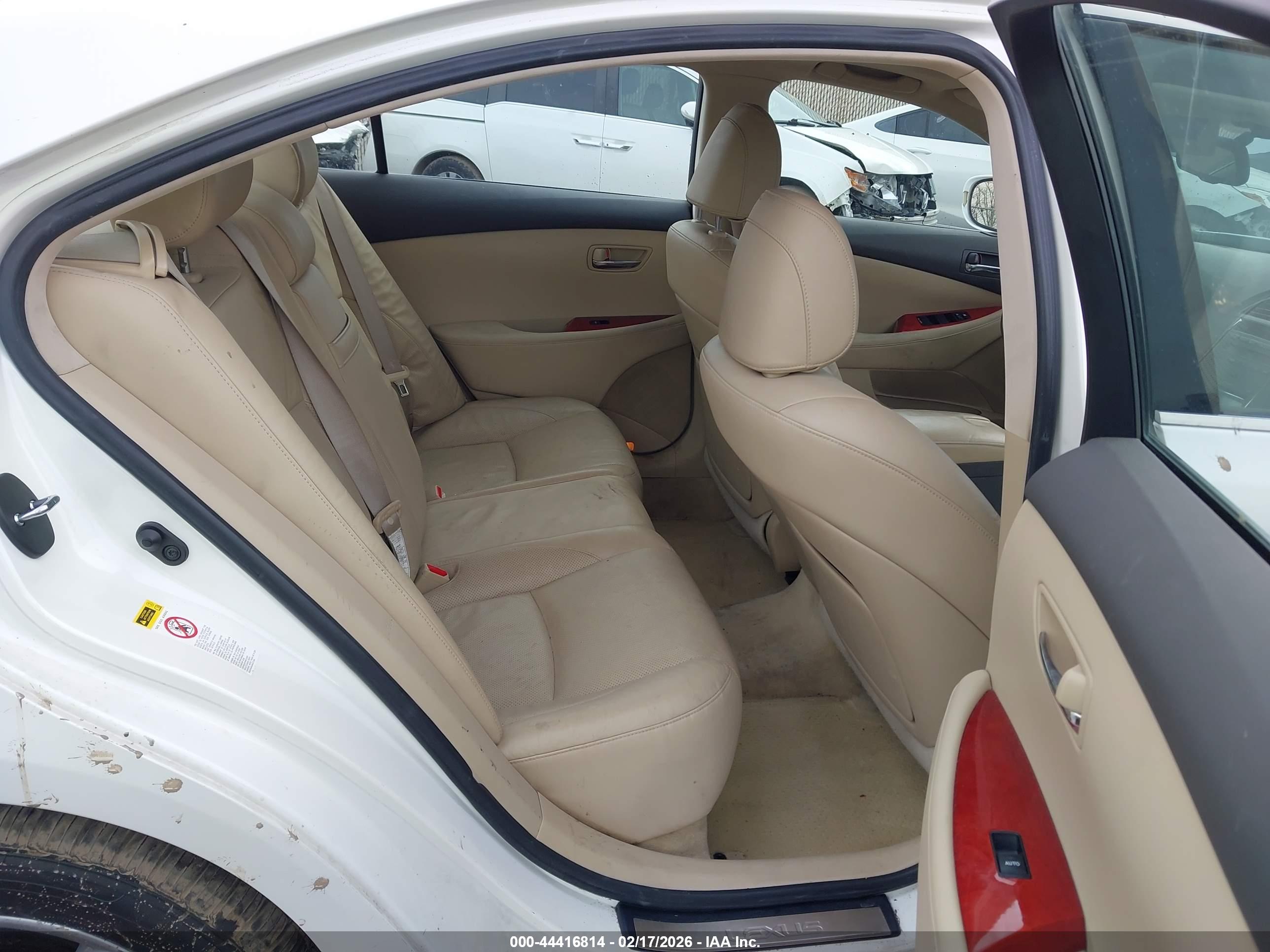 LEXUS ES image 8