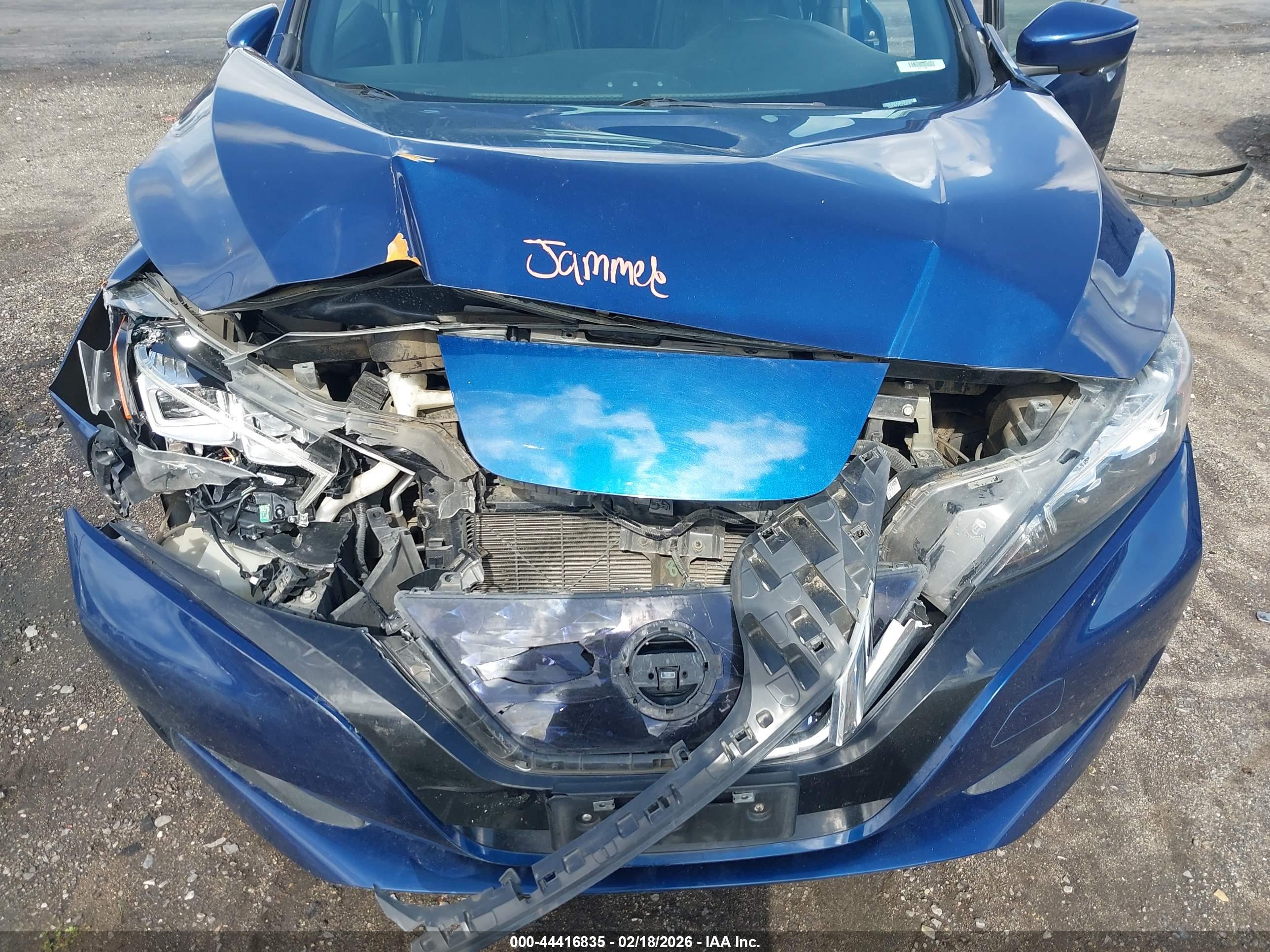 NISSAN LEAF image 10