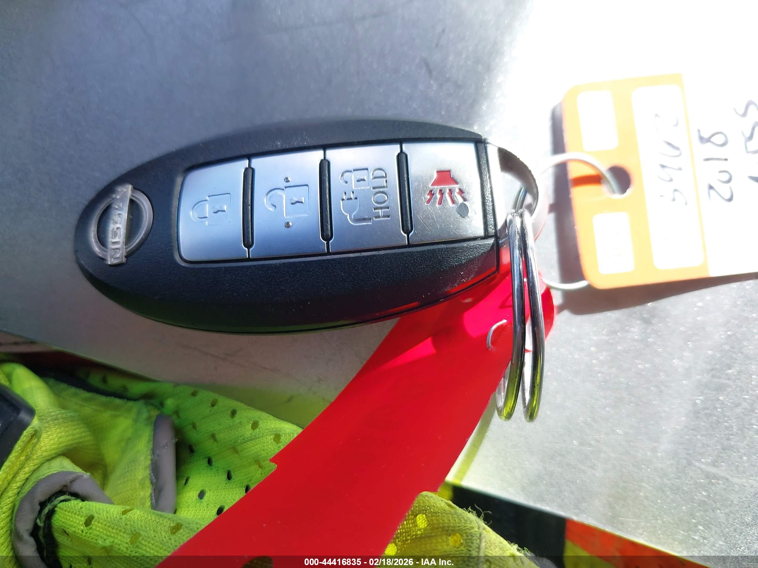 NISSAN LEAF image 11