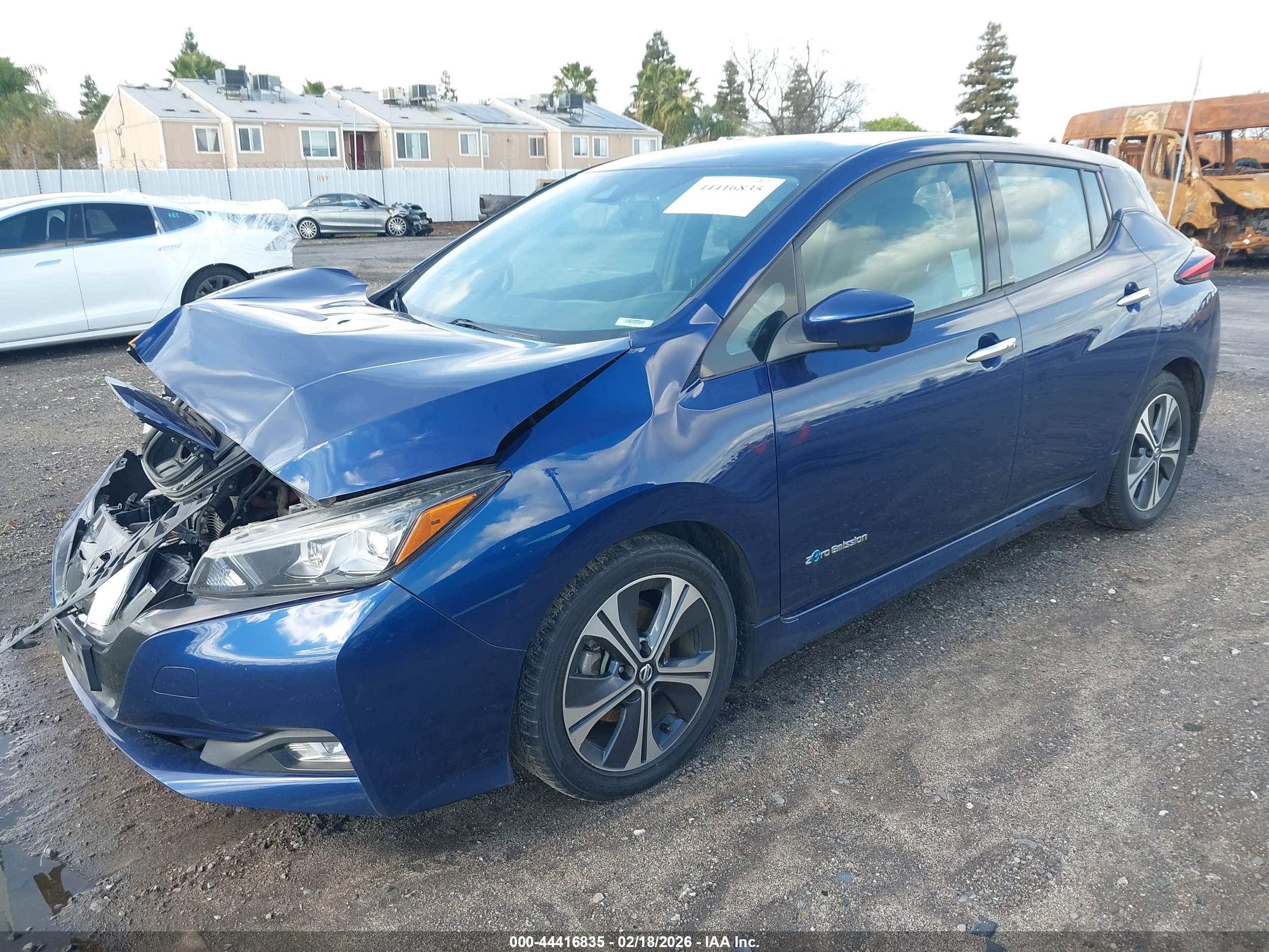 NISSAN LEAF image 2