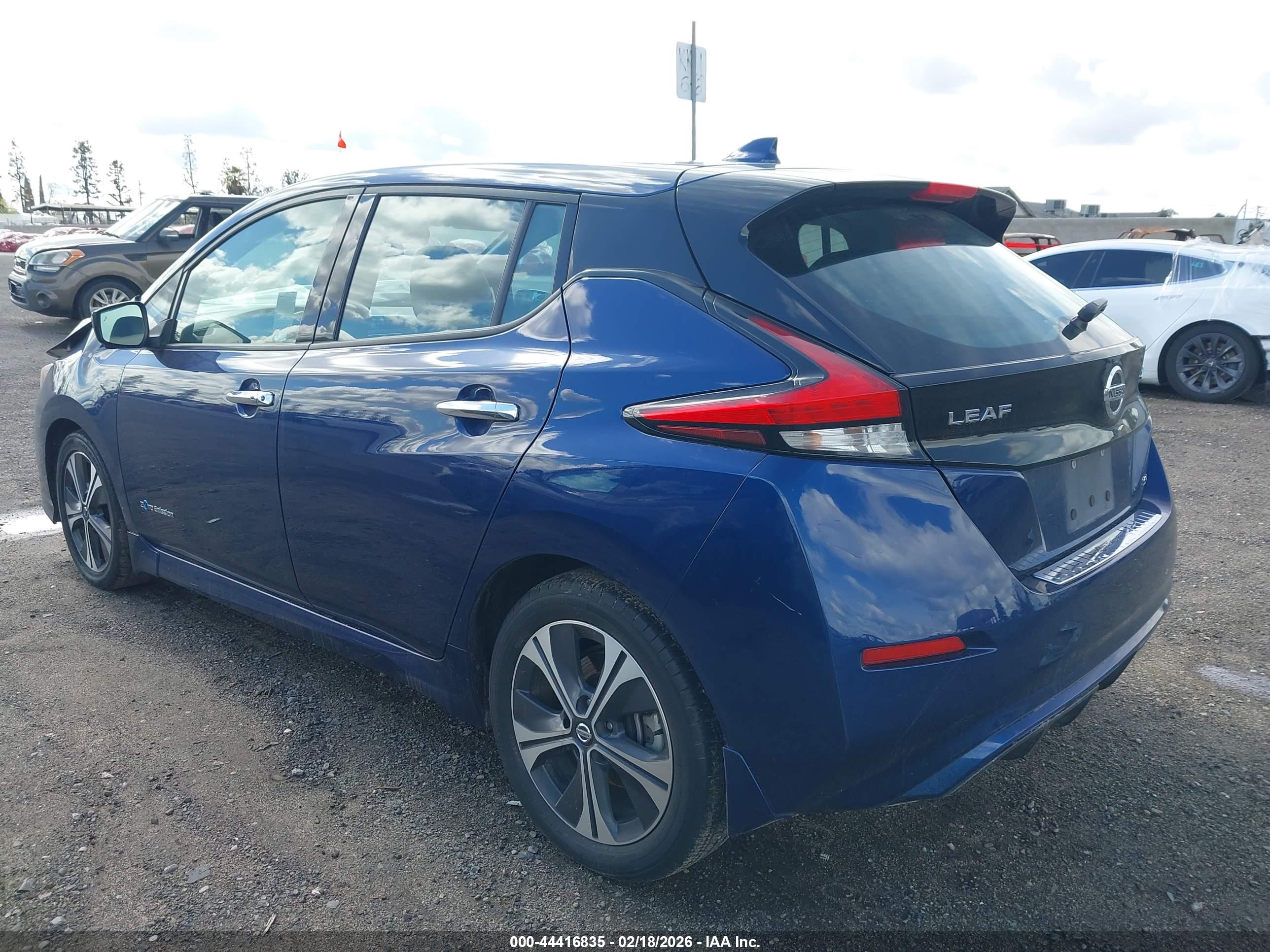 NISSAN LEAF image 3