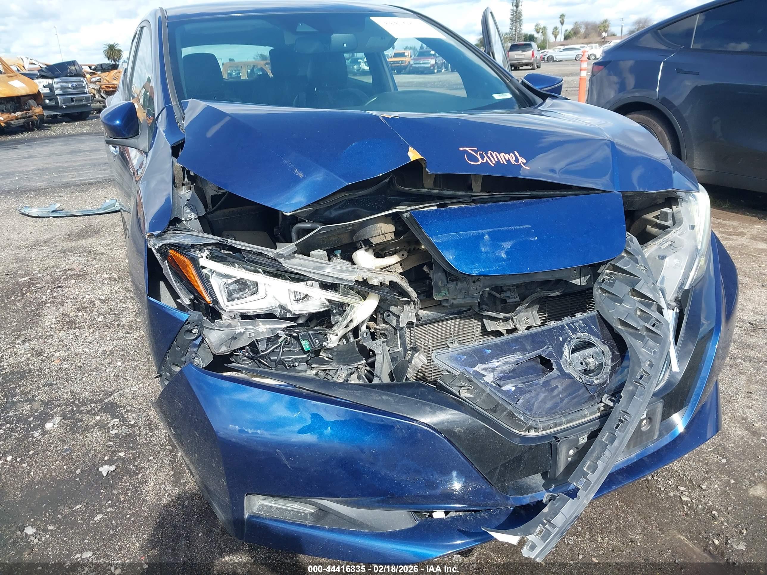 NISSAN LEAF image 6