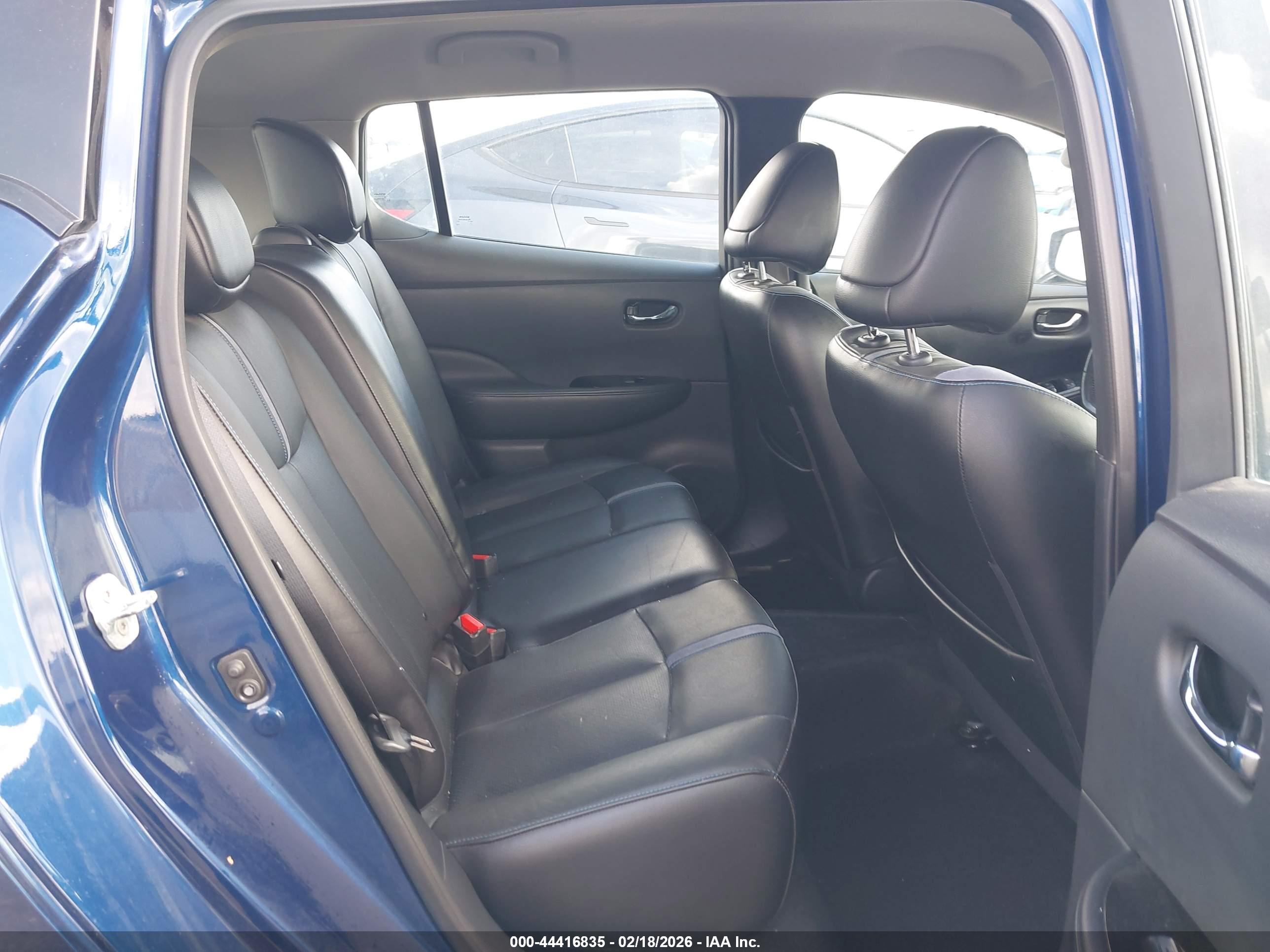 NISSAN LEAF image 8