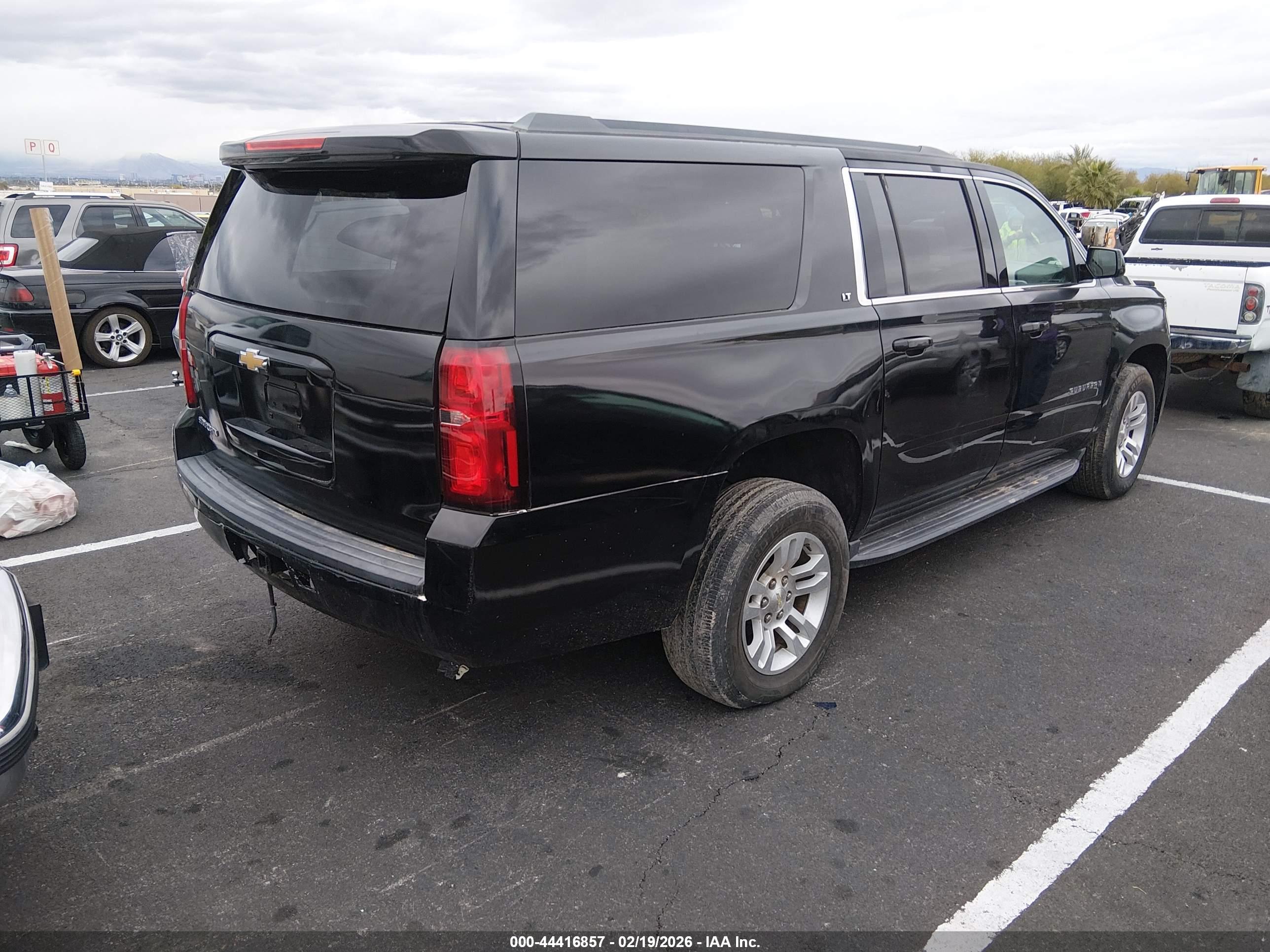 CHEVROLET SUBURBAN image 4