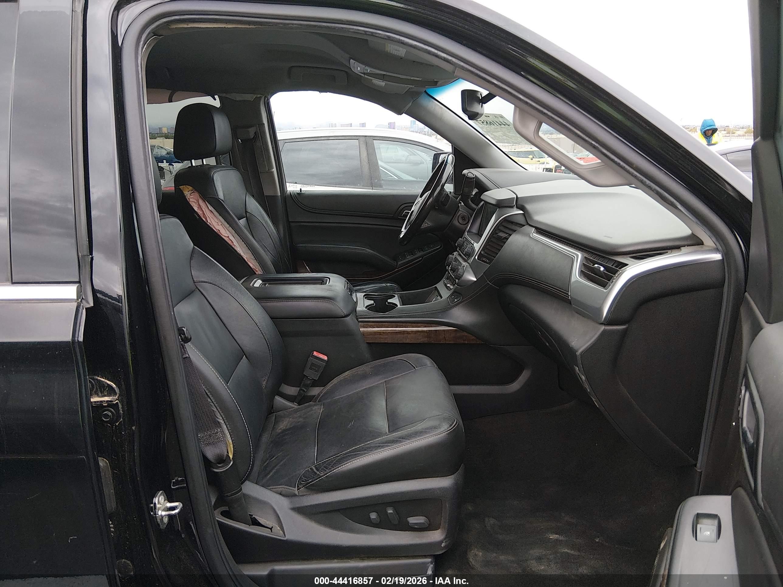 CHEVROLET SUBURBAN image 5