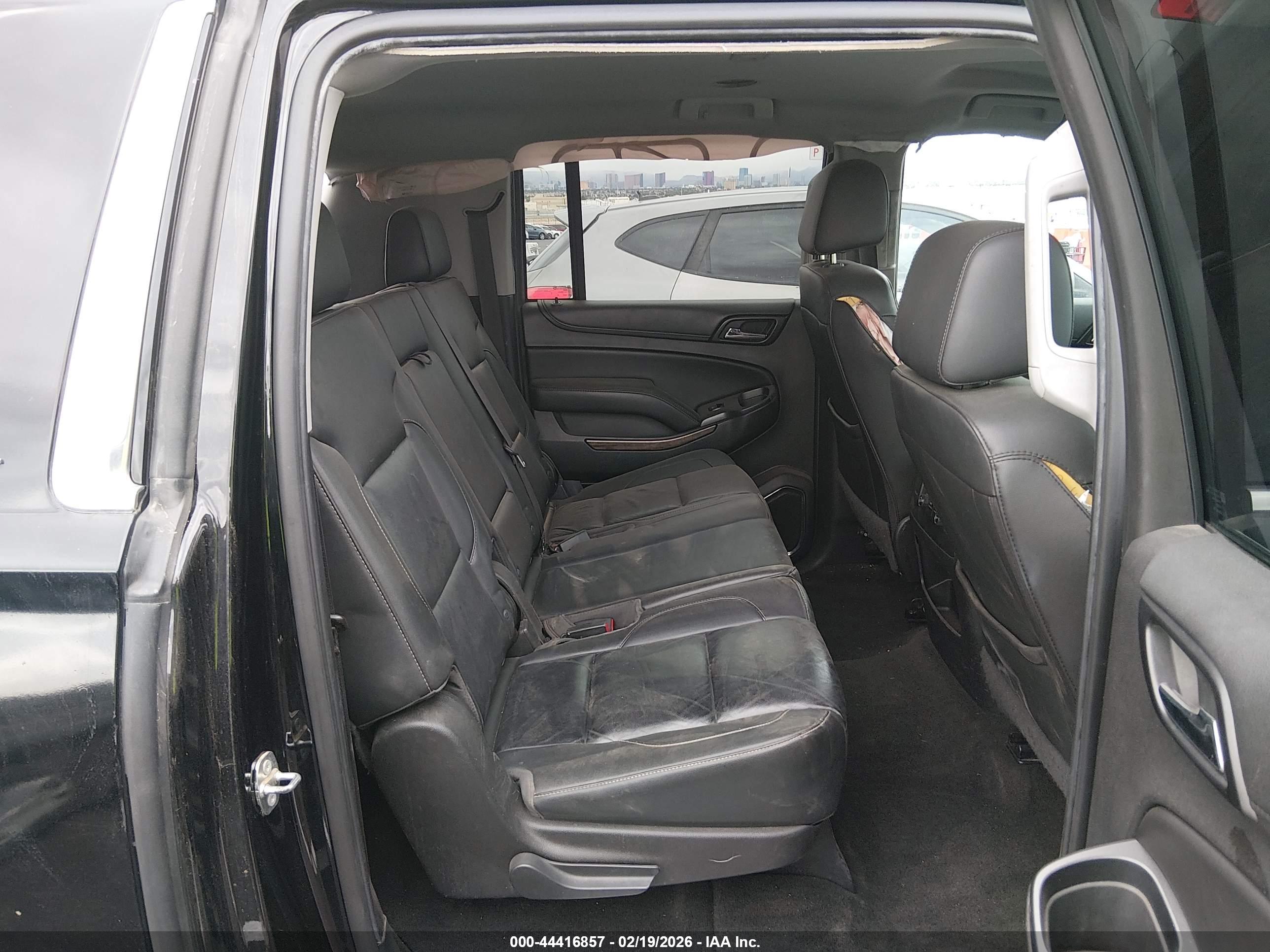 CHEVROLET SUBURBAN image 8