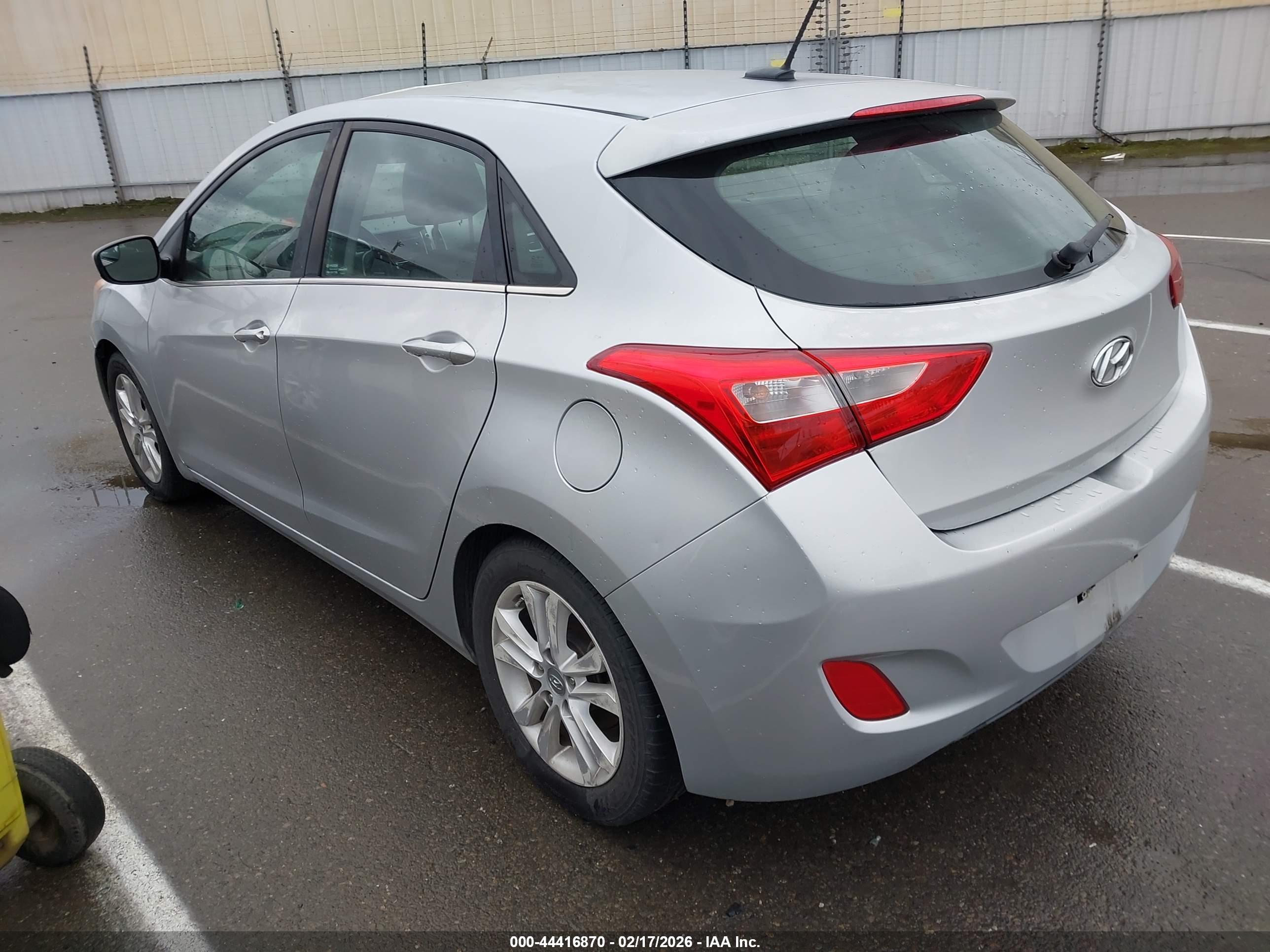 HYUNDAI ELANTRA image 3