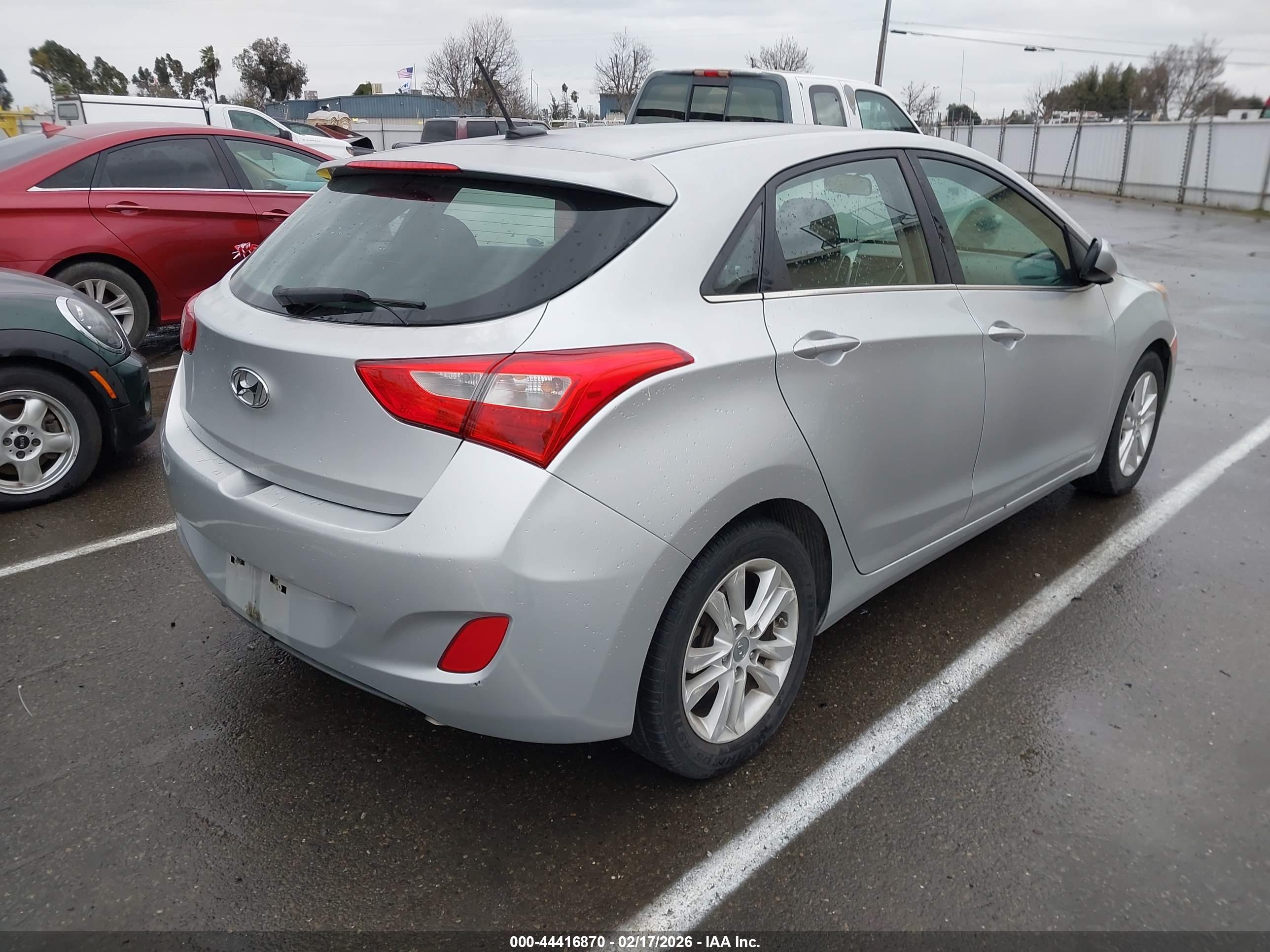 HYUNDAI ELANTRA image 4