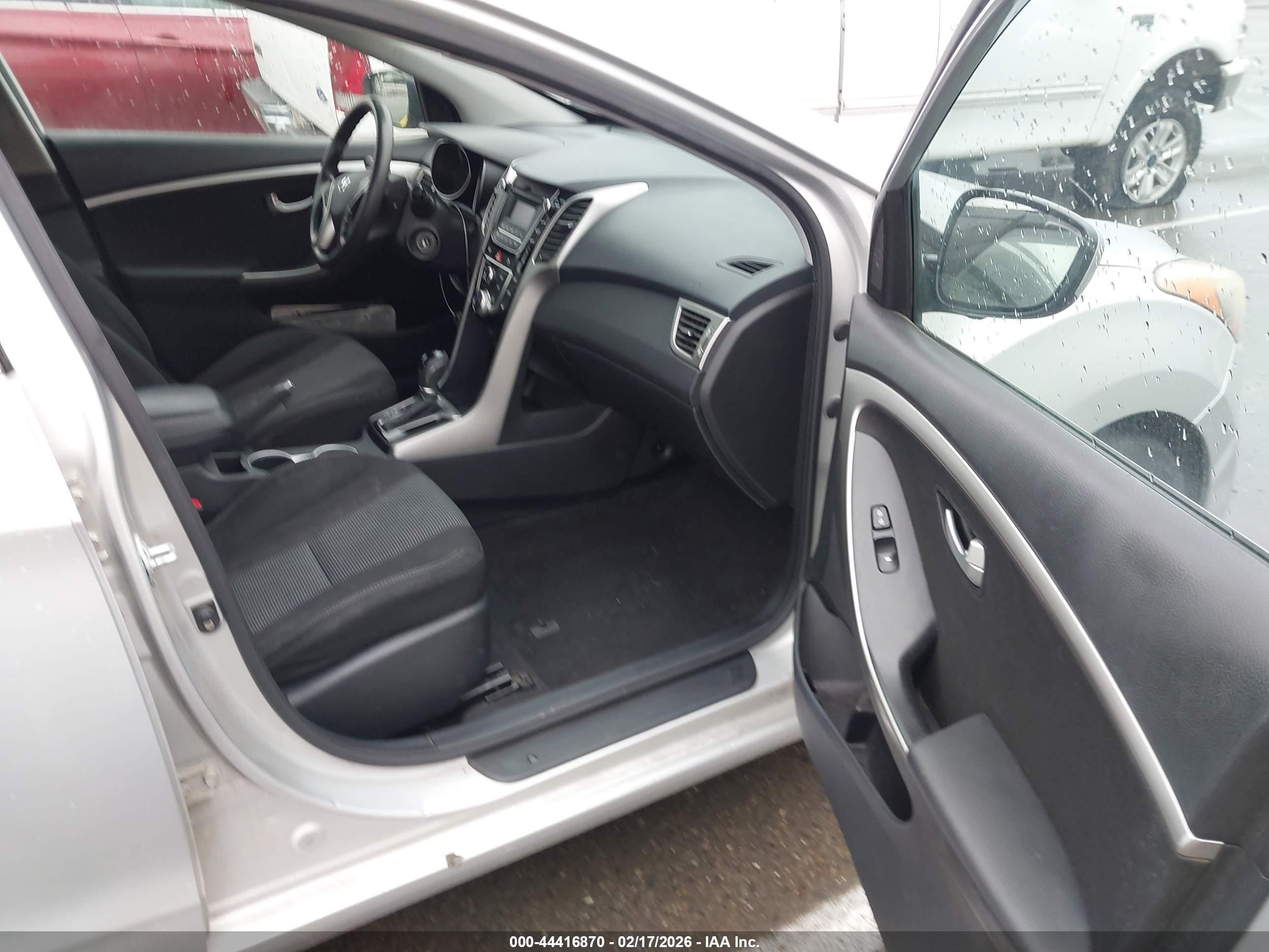 HYUNDAI ELANTRA image 5