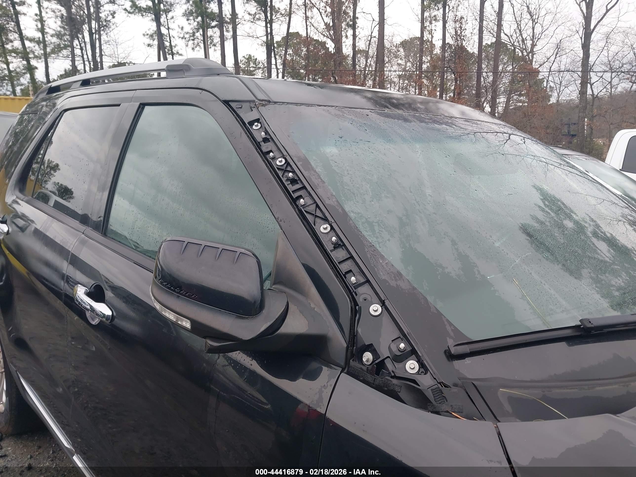 FORD EXPLORER image 6