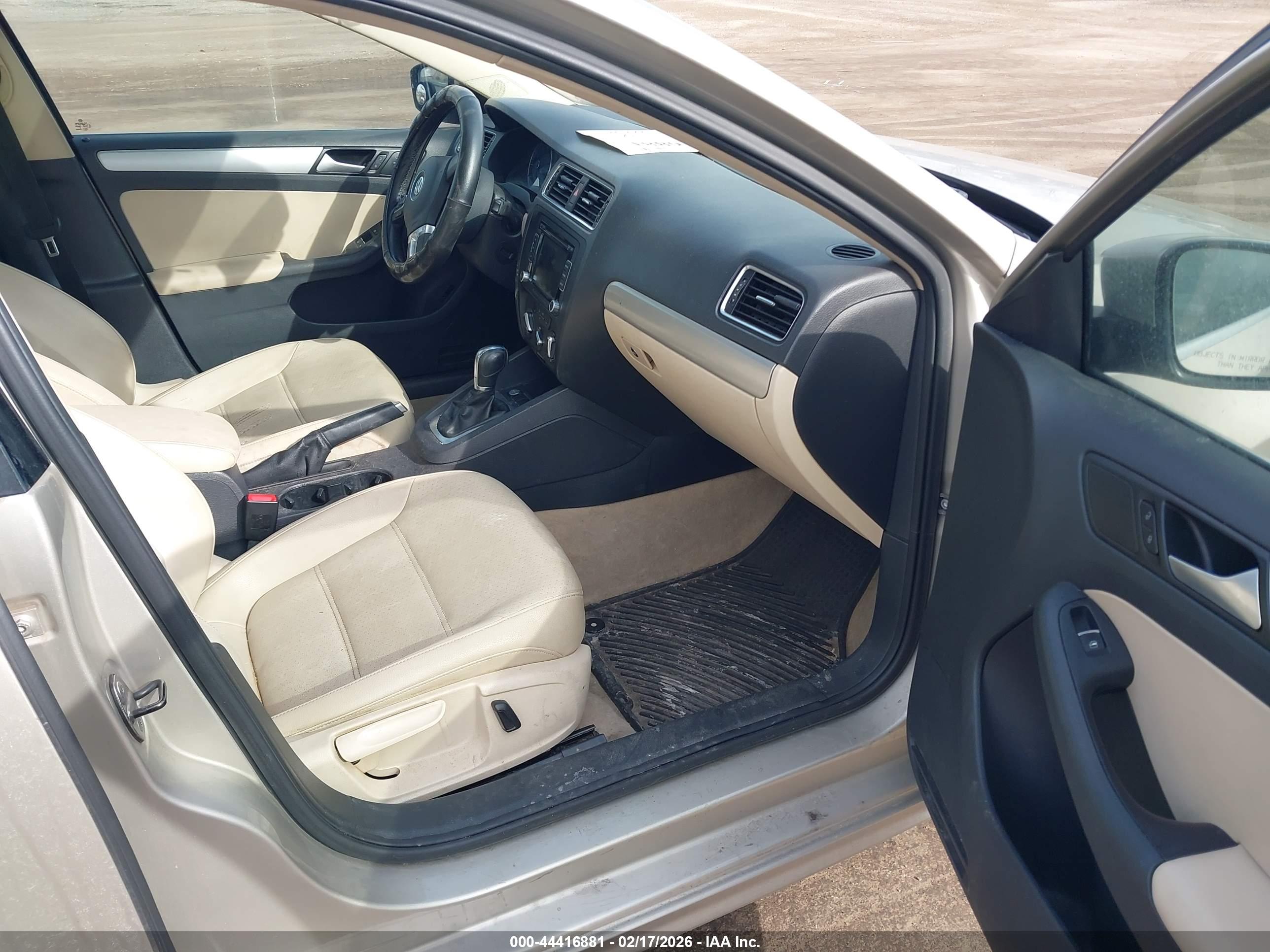 VOLKSWAGEN JETTA image 5