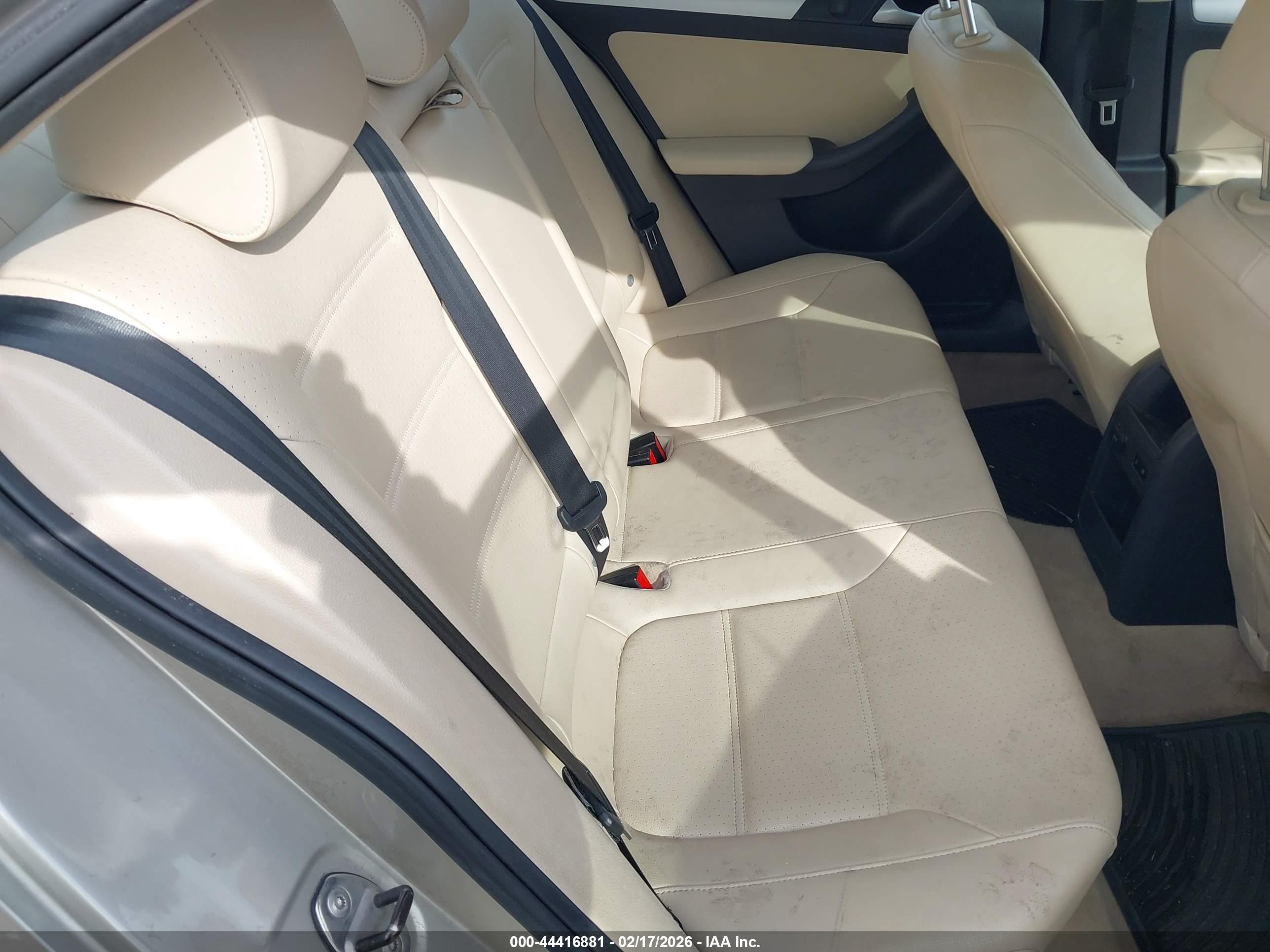 VOLKSWAGEN JETTA image 8