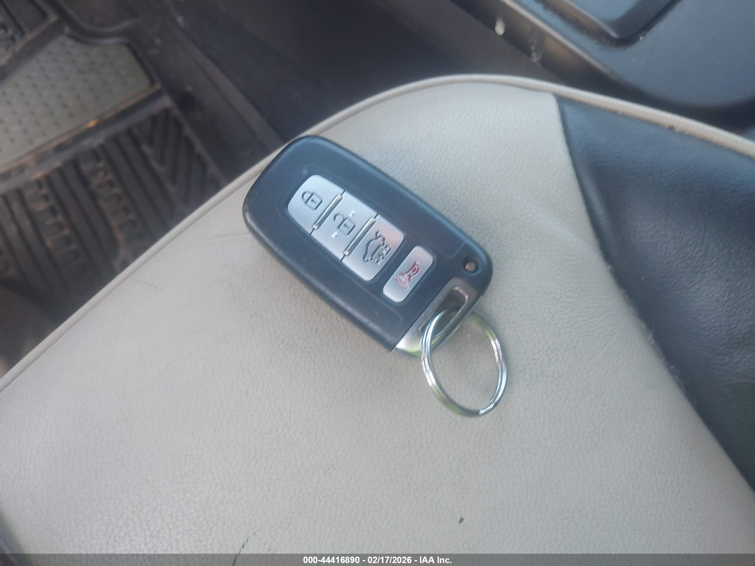 KIA SORENTO image 11