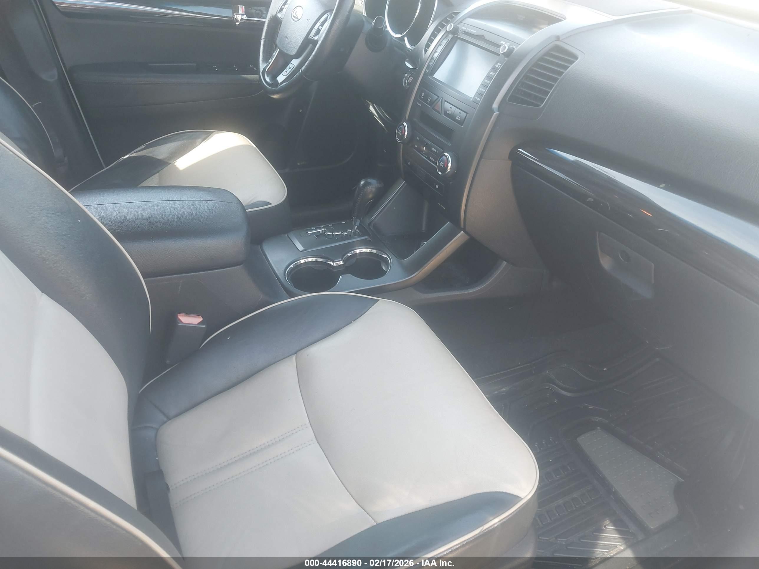 KIA SORENTO image 5