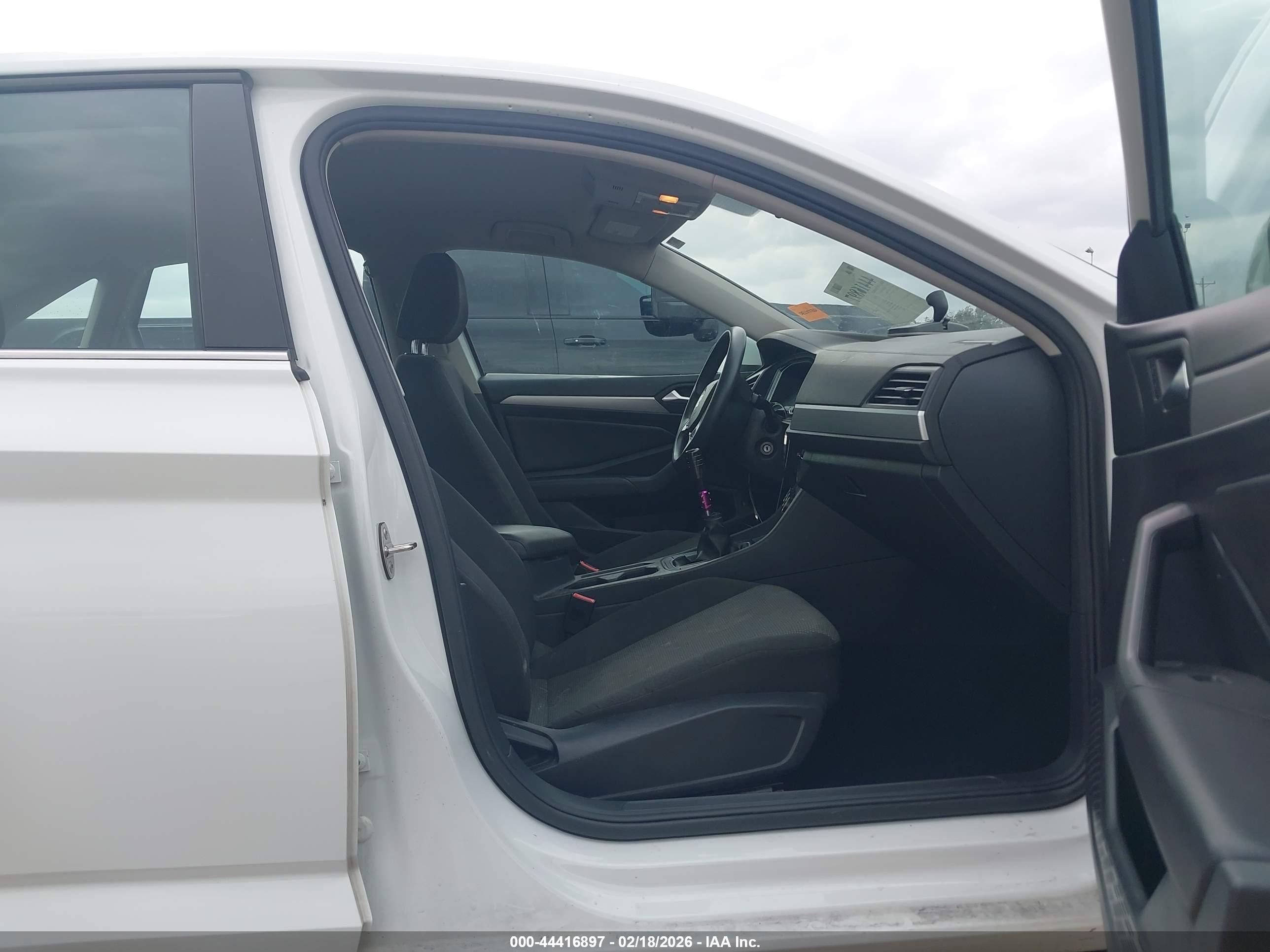 VOLKSWAGEN JETTA image 5