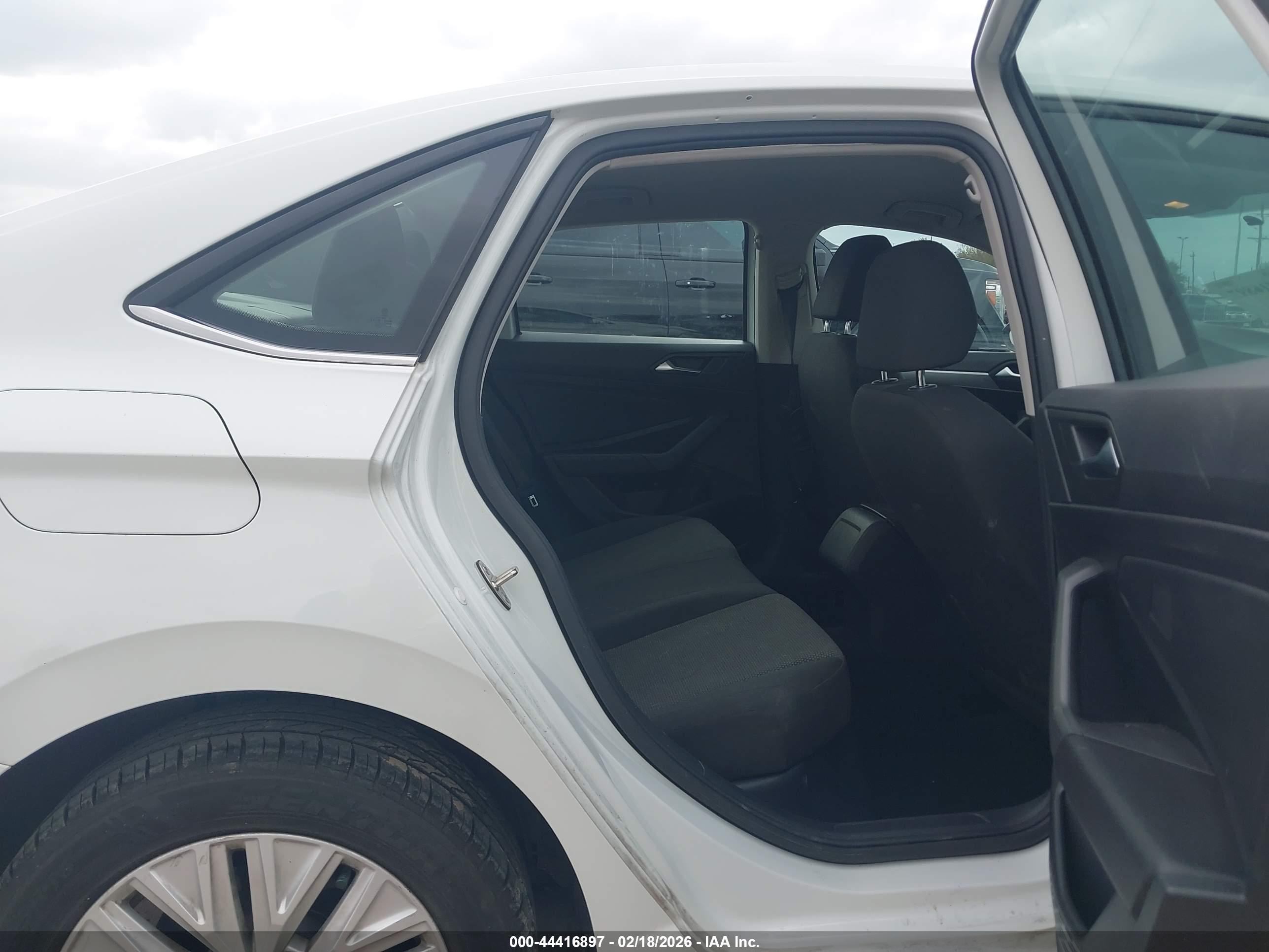 VOLKSWAGEN JETTA image 8