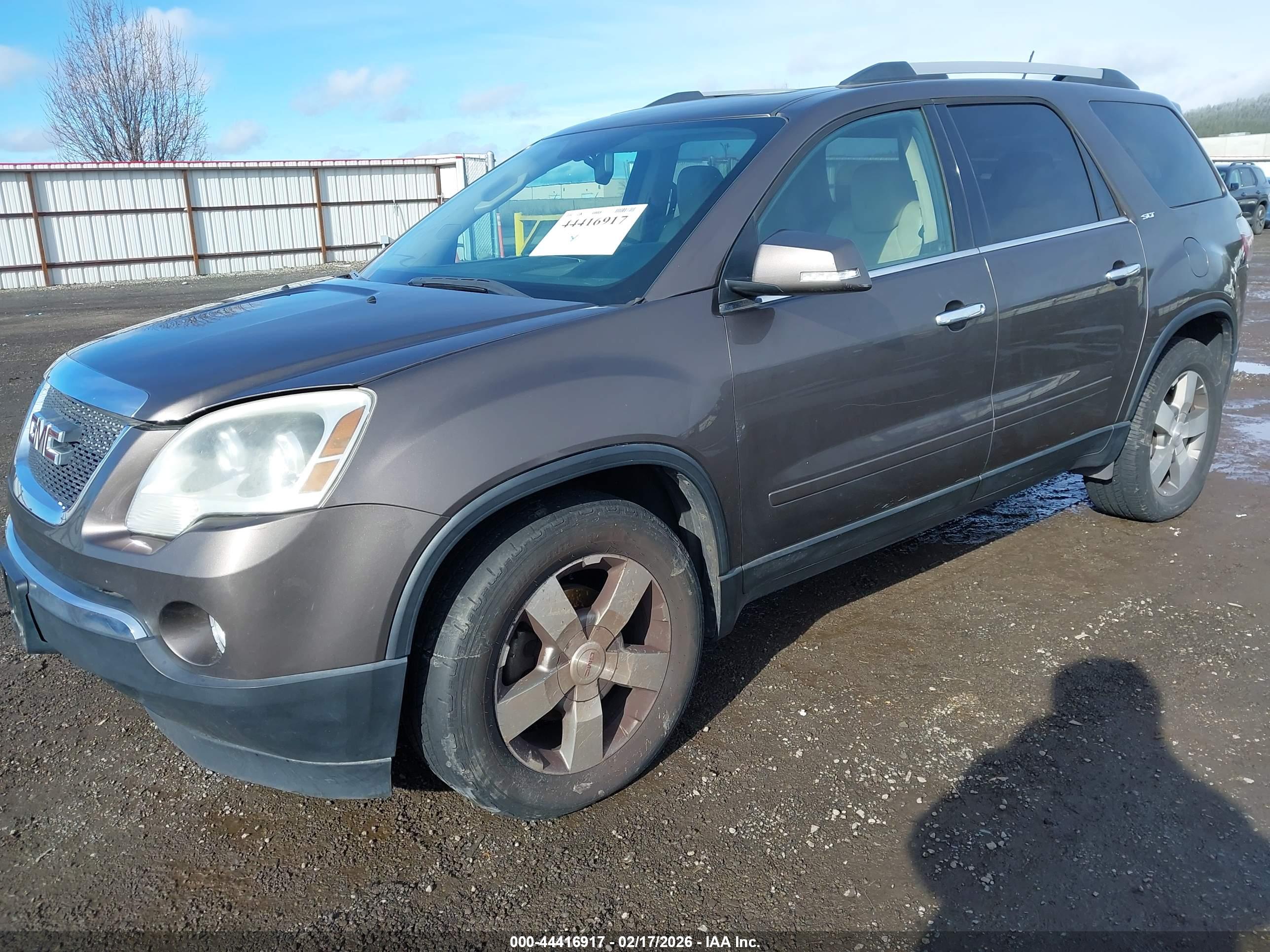 GMC ACADIA image 2