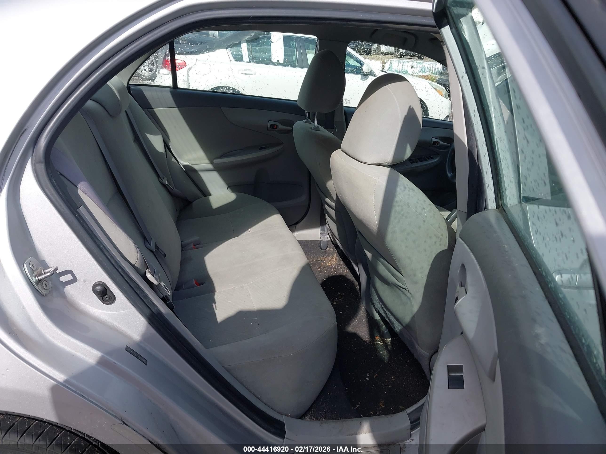 TOYOTA COROLLA image 8