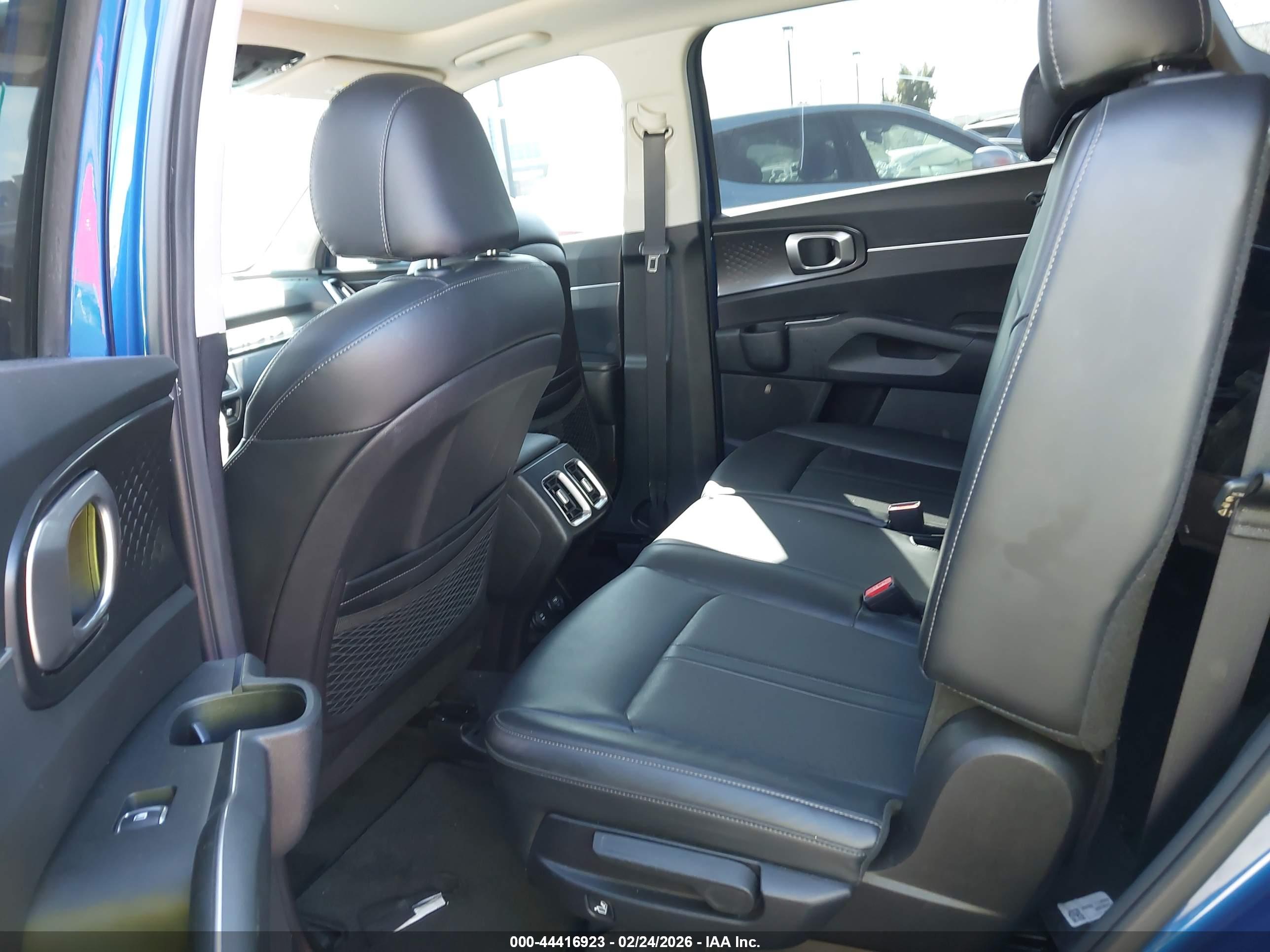 KIA SORENTO image 8
