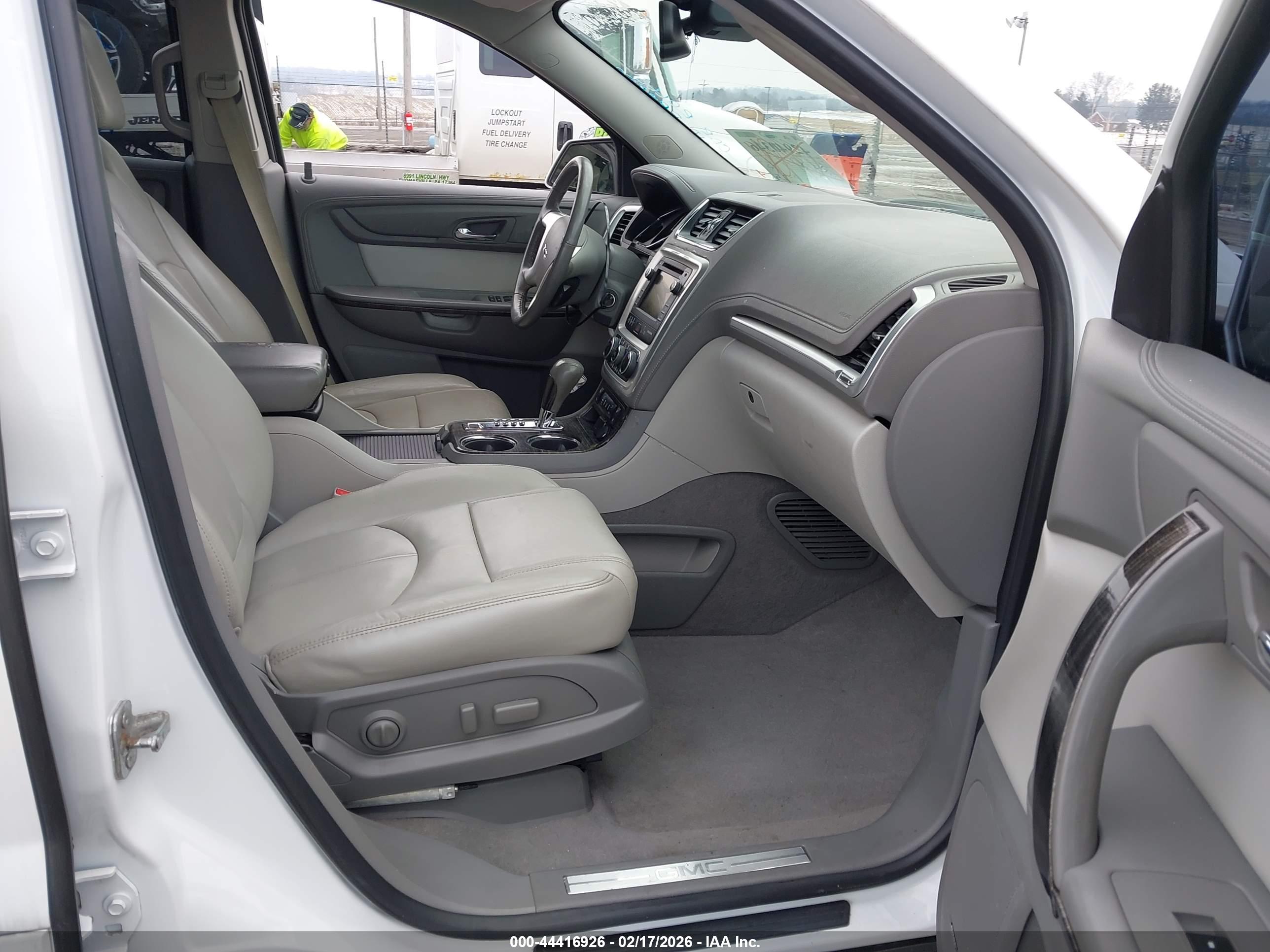 GMC ACADIA image 5