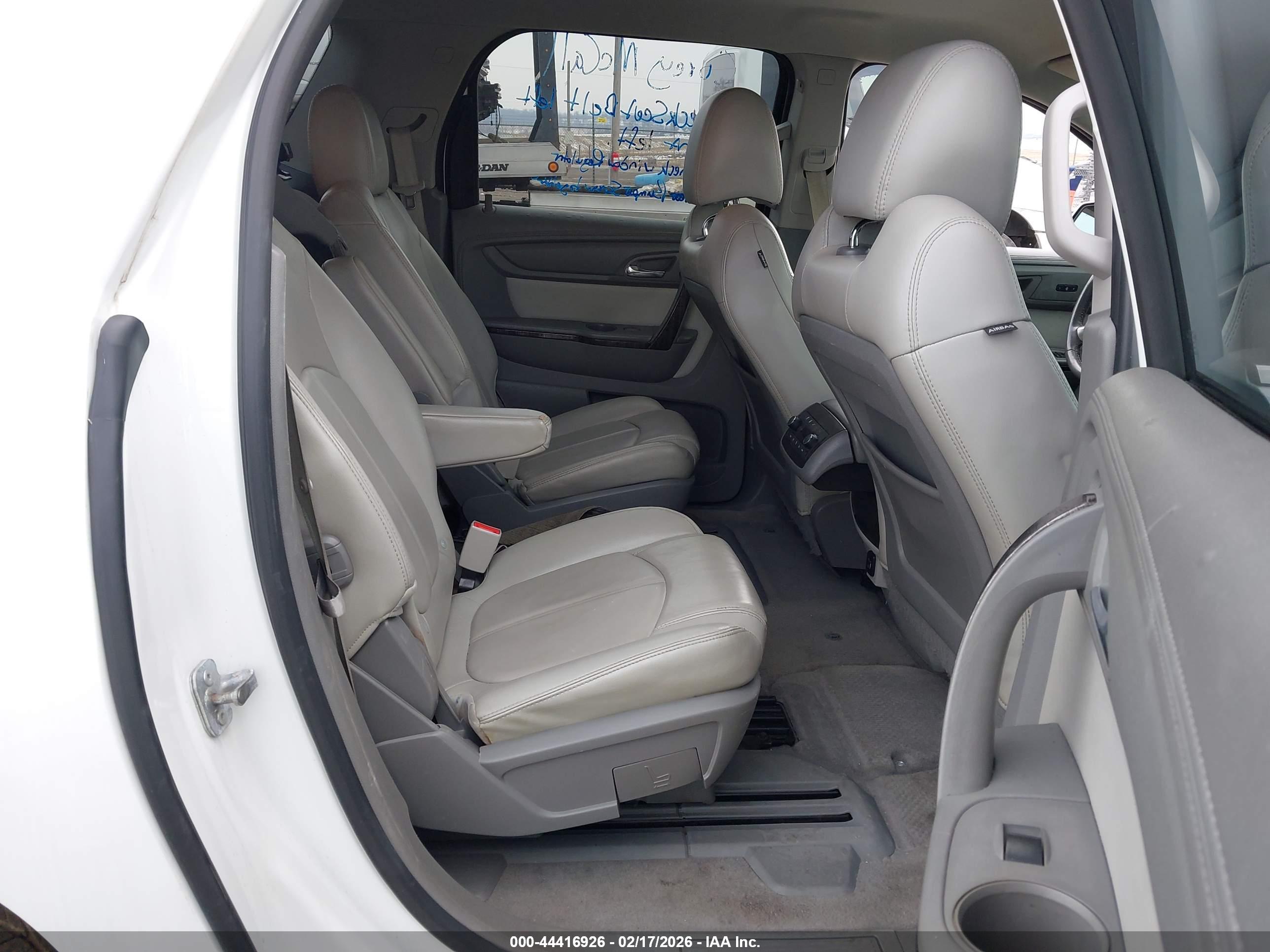 GMC ACADIA image 8