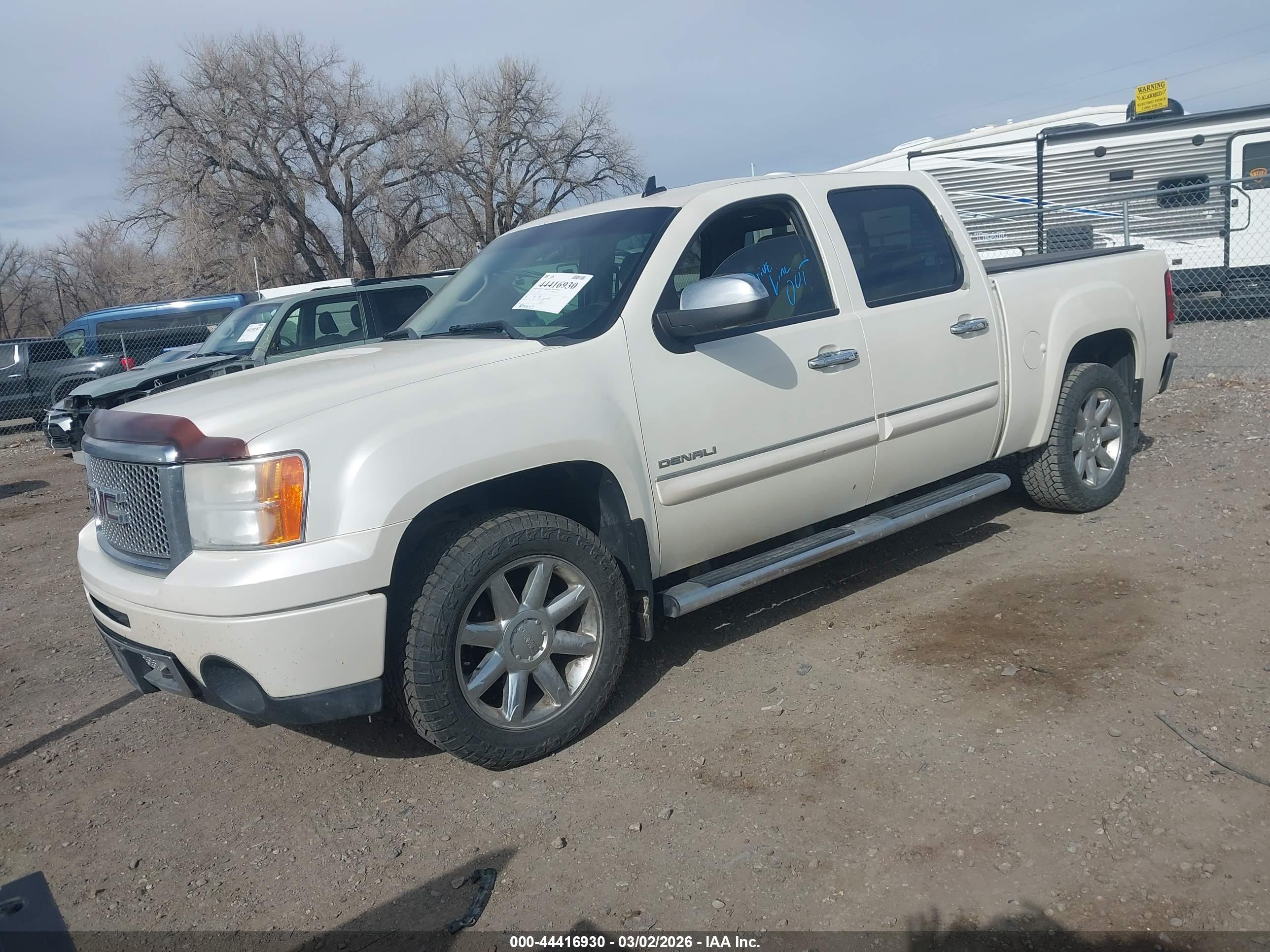 GMC SIERRA image 2