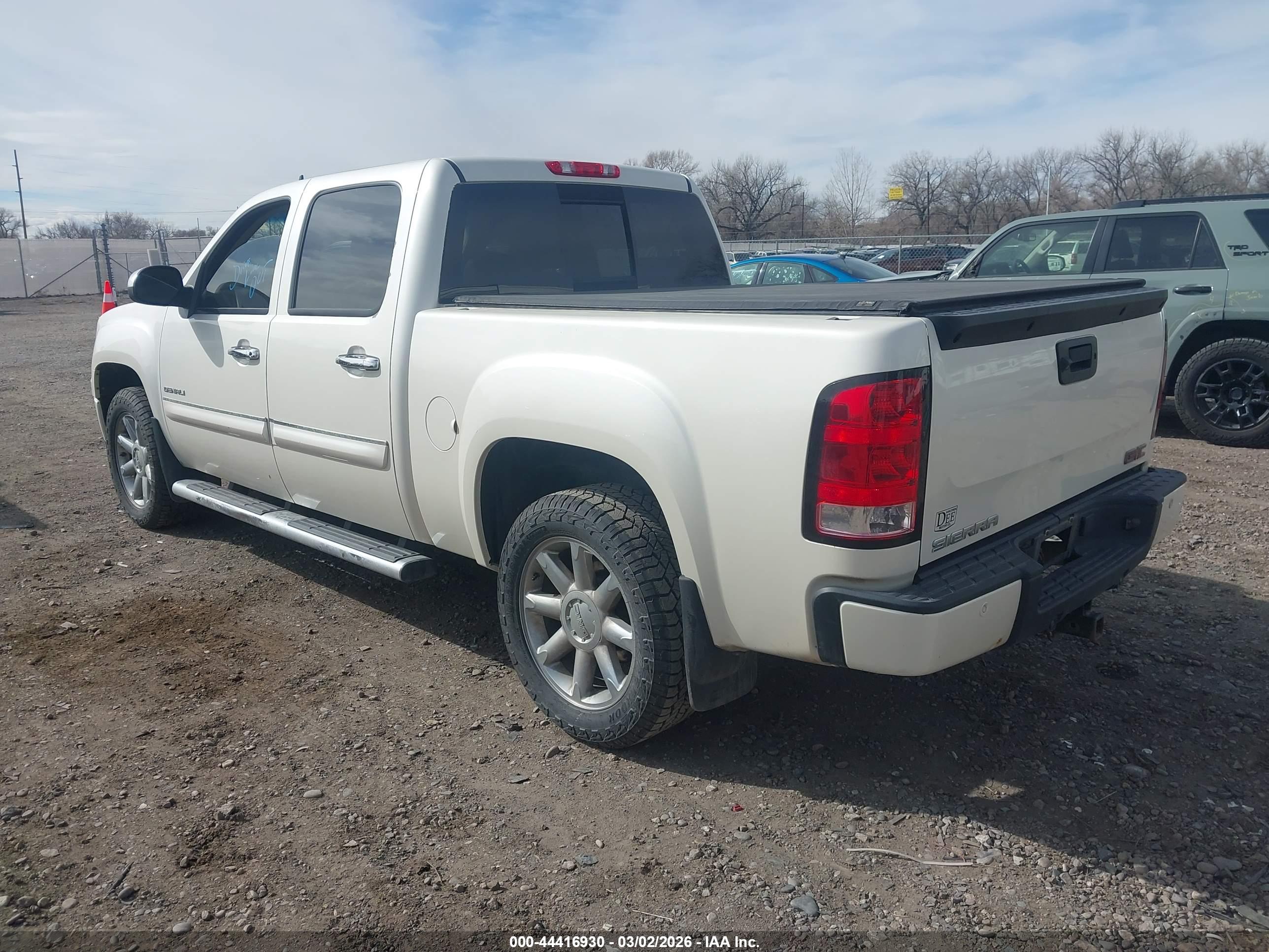 GMC SIERRA image 3