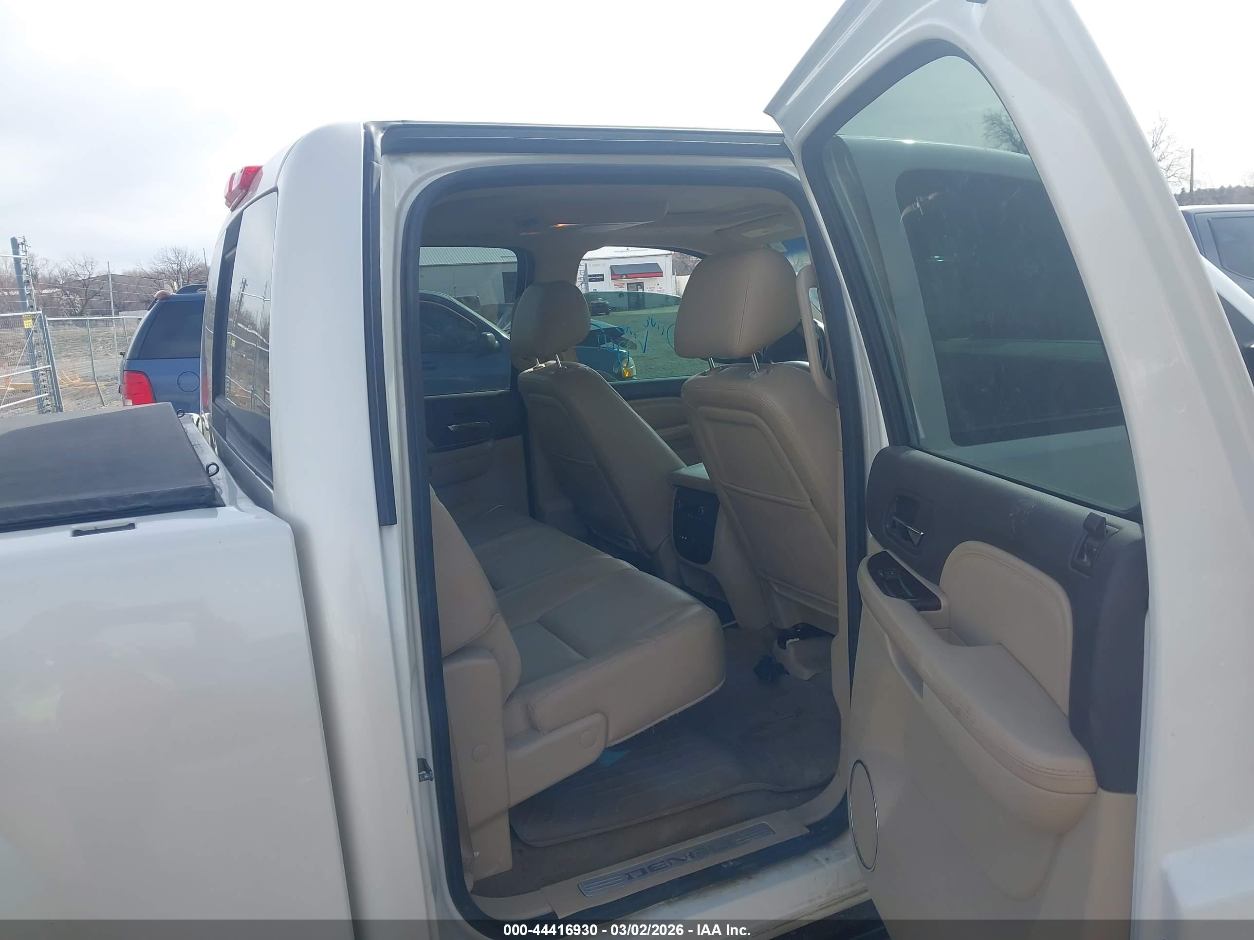 GMC SIERRA image 8