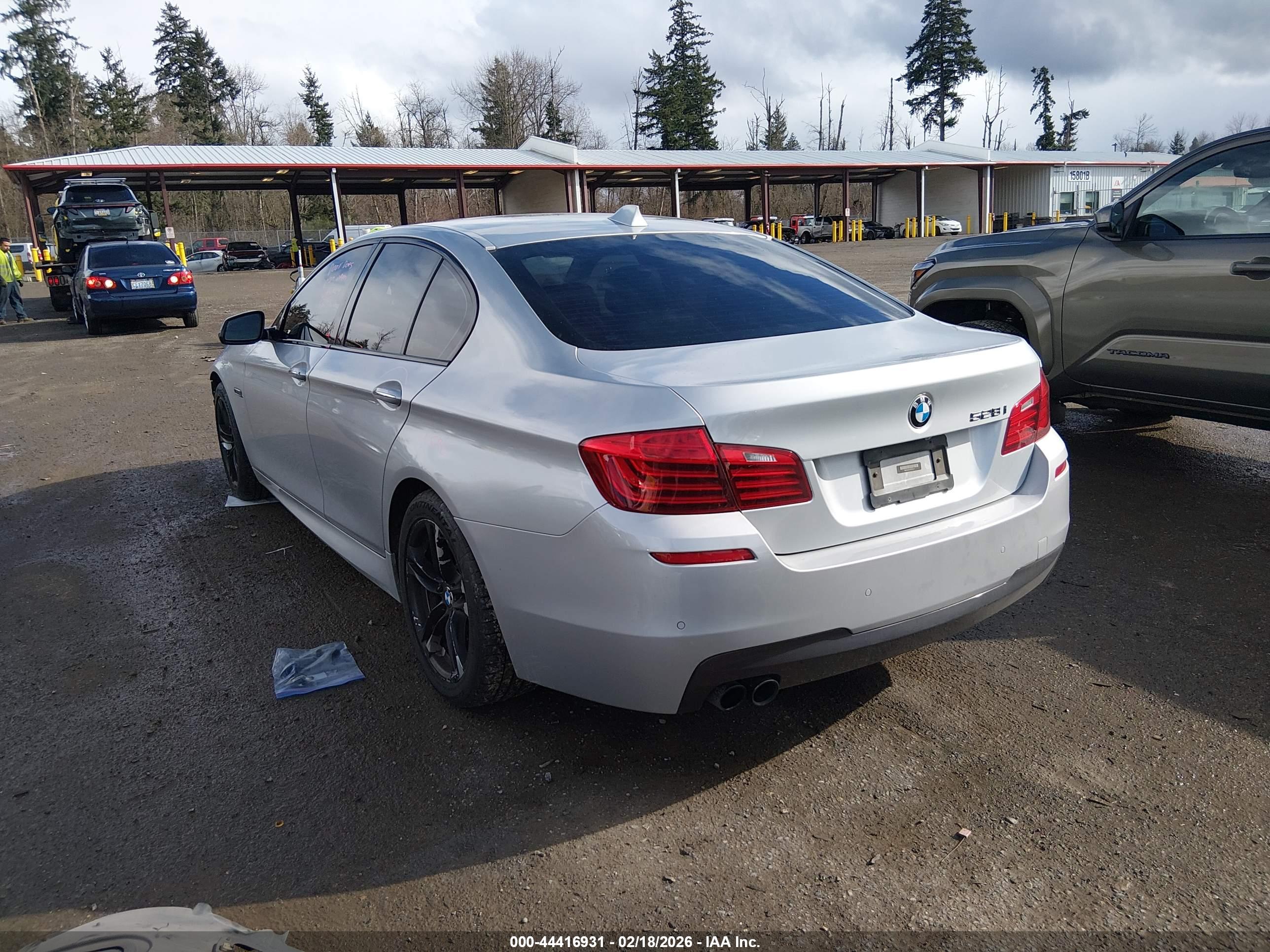 BMW 528I image 3