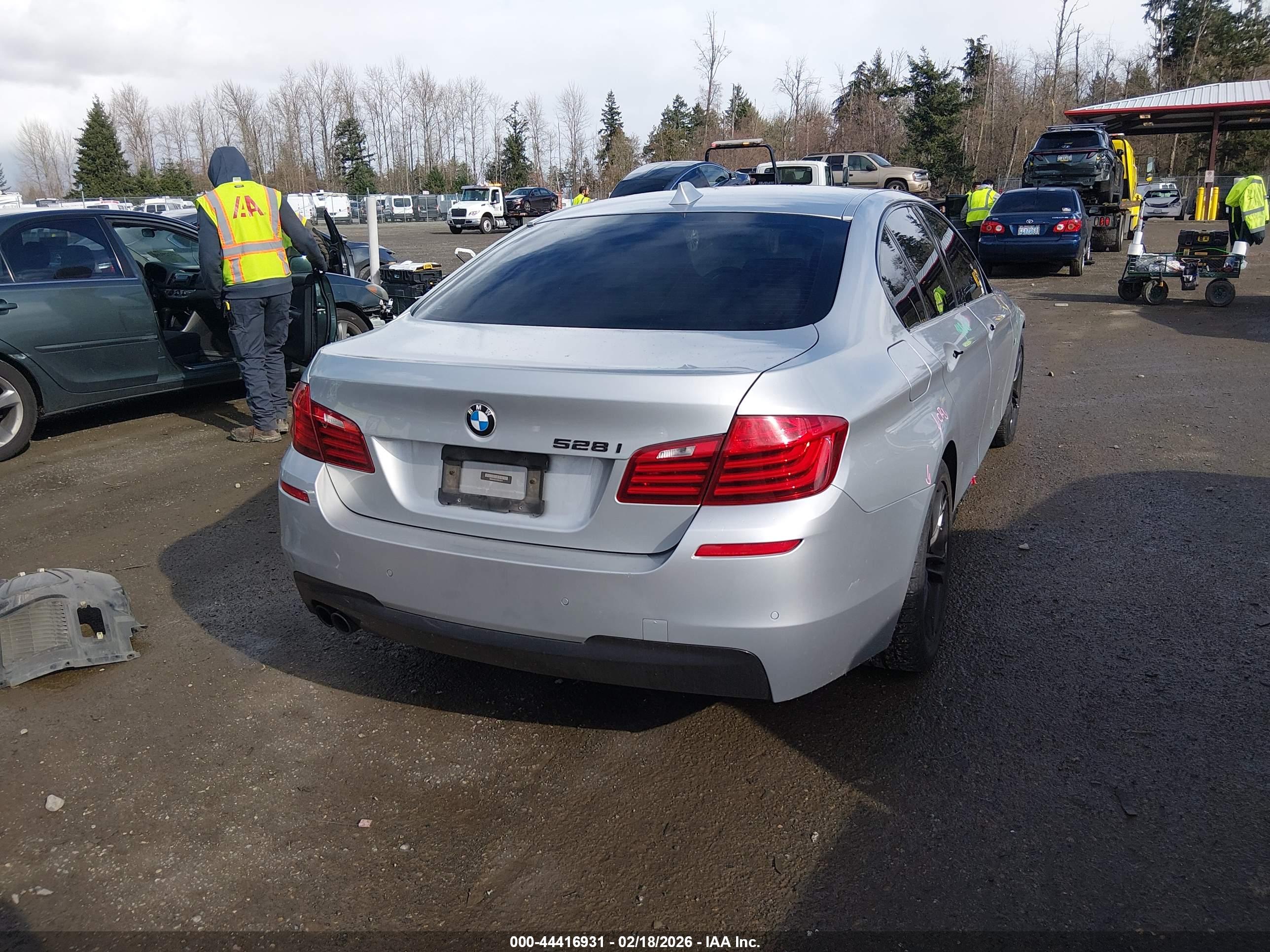 BMW 528I image 4