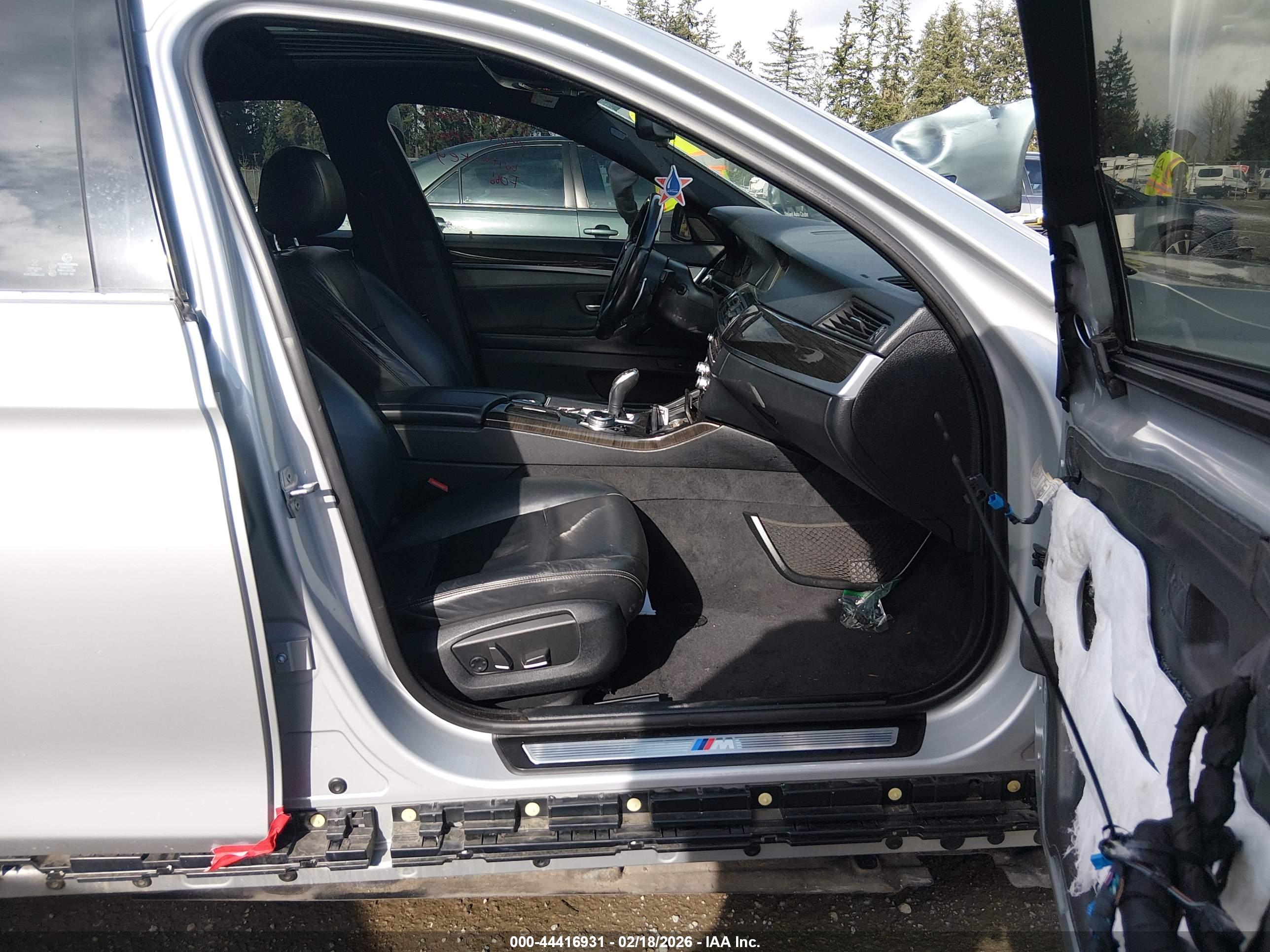BMW 528I image 5